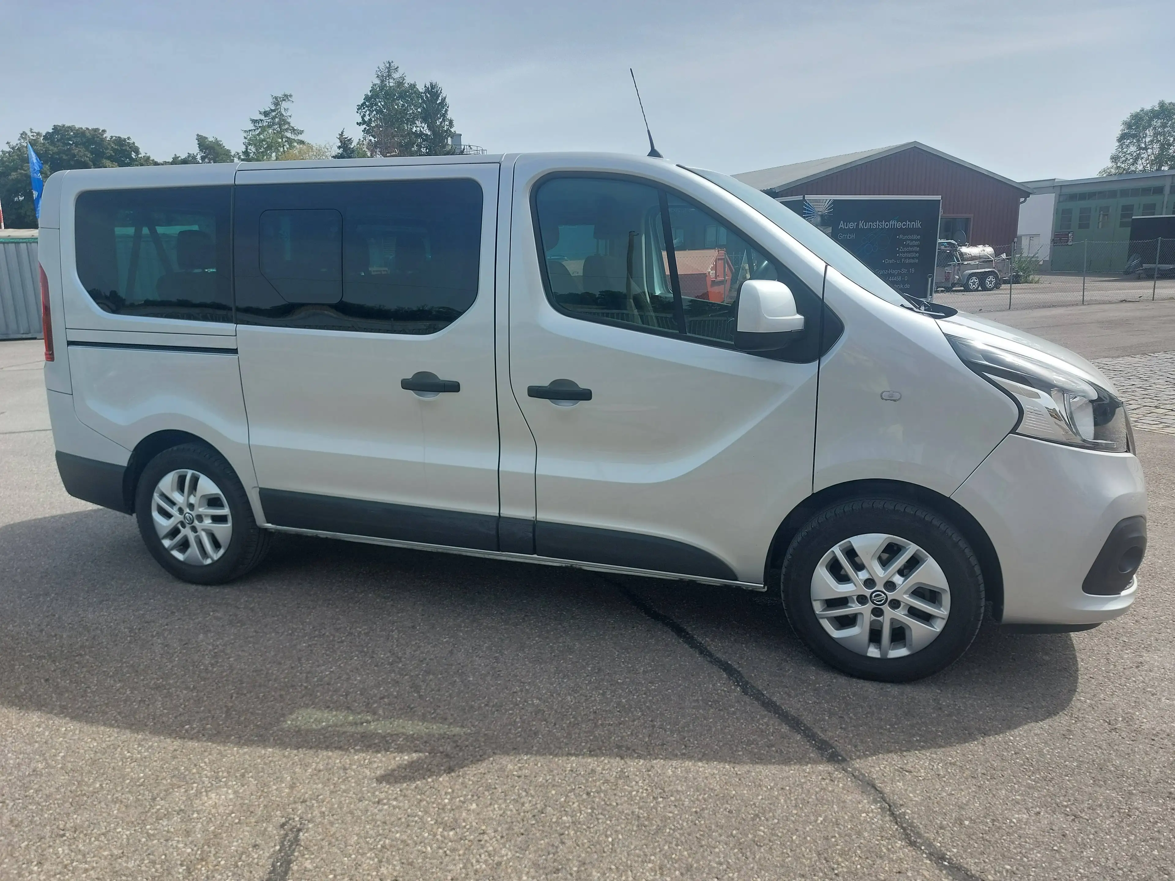 Nissan NV300 L1H1 2,7t PREMIUM — photo 6