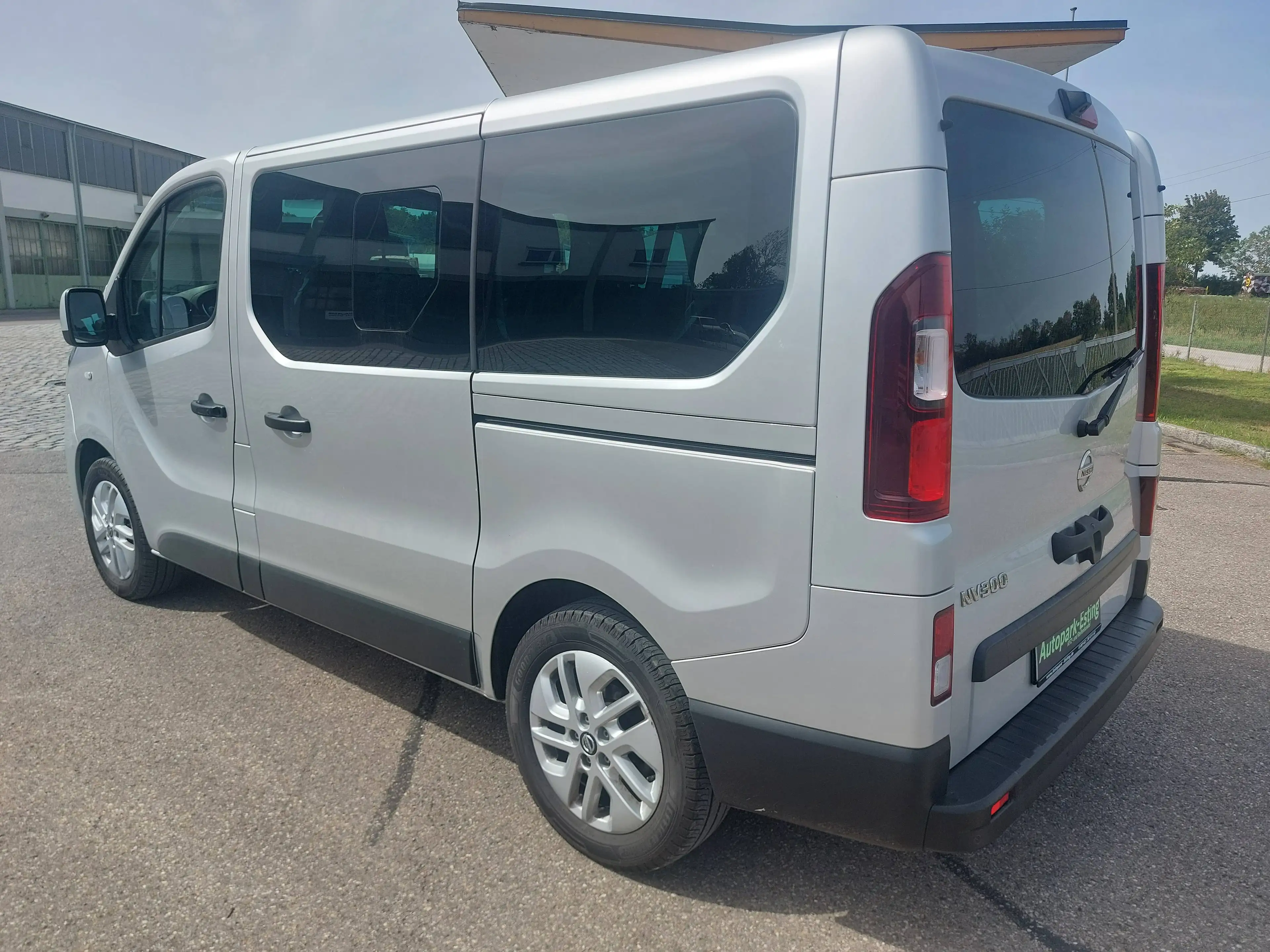 Nissan NV300 L1H1 2,7t PREMIUM — photo 10