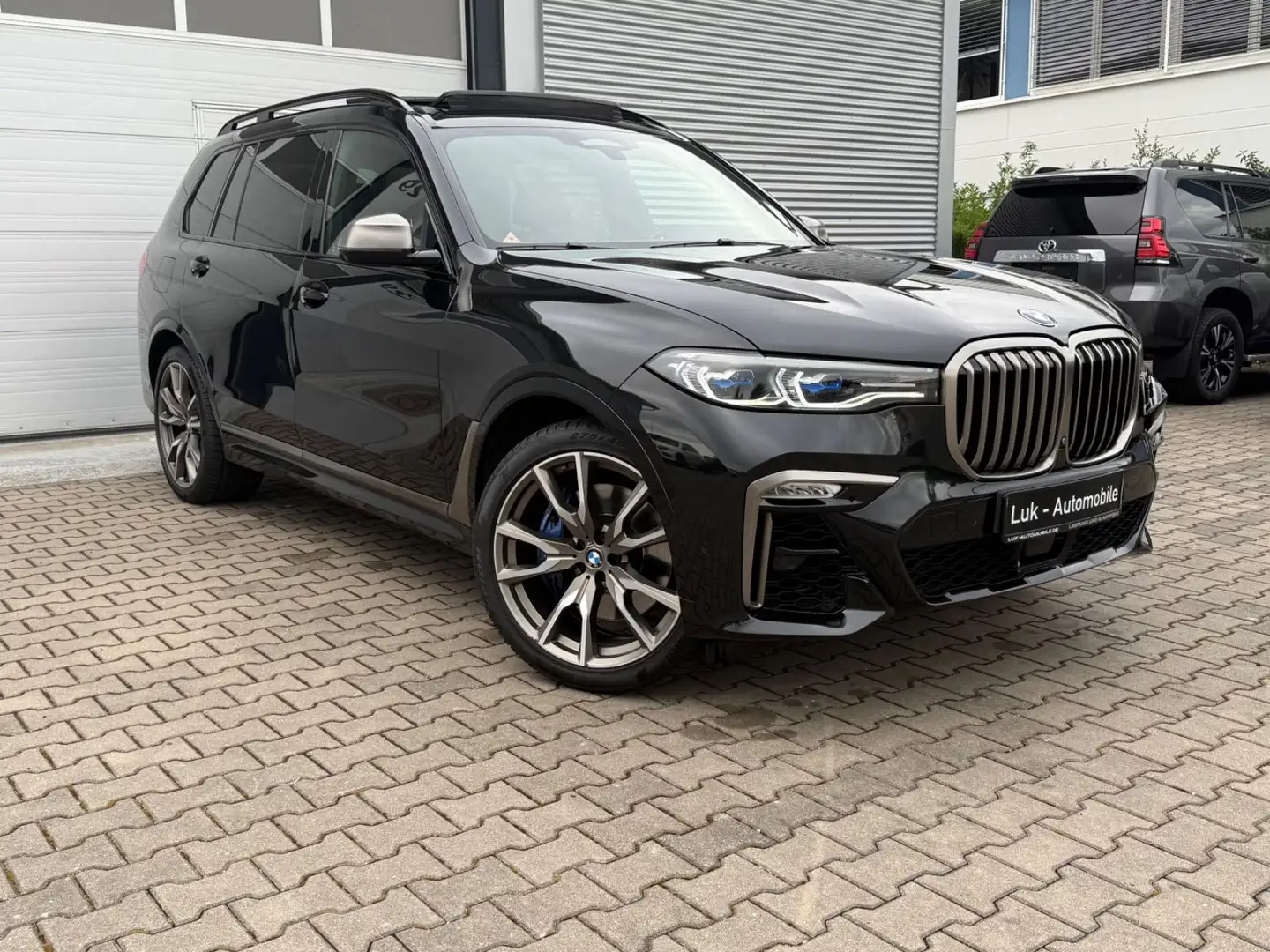BMW X7 M50d°SkyLounge°B&W°SoftCl°Laser°Individual° Schwarz - 2