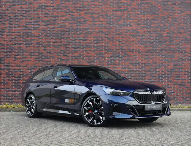 BMW 550 5-serie Touring 550e xDrive | Pano - Trekhaak - Bo