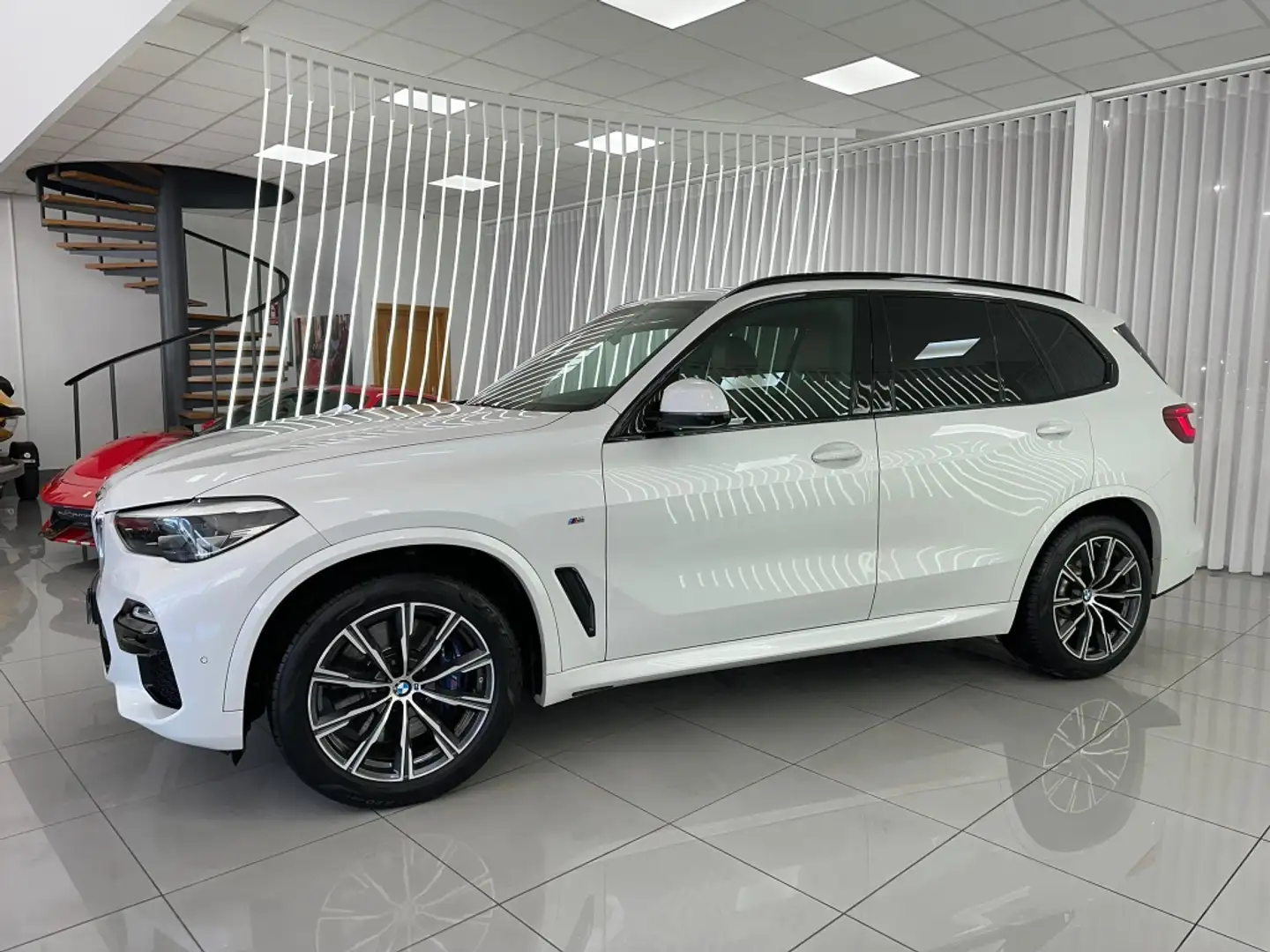 BMW X5 xDrive 30dA Wit - 2