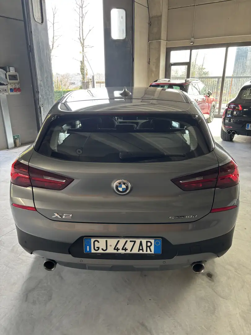 BMW X2 SDRIVE18D Grau - 2