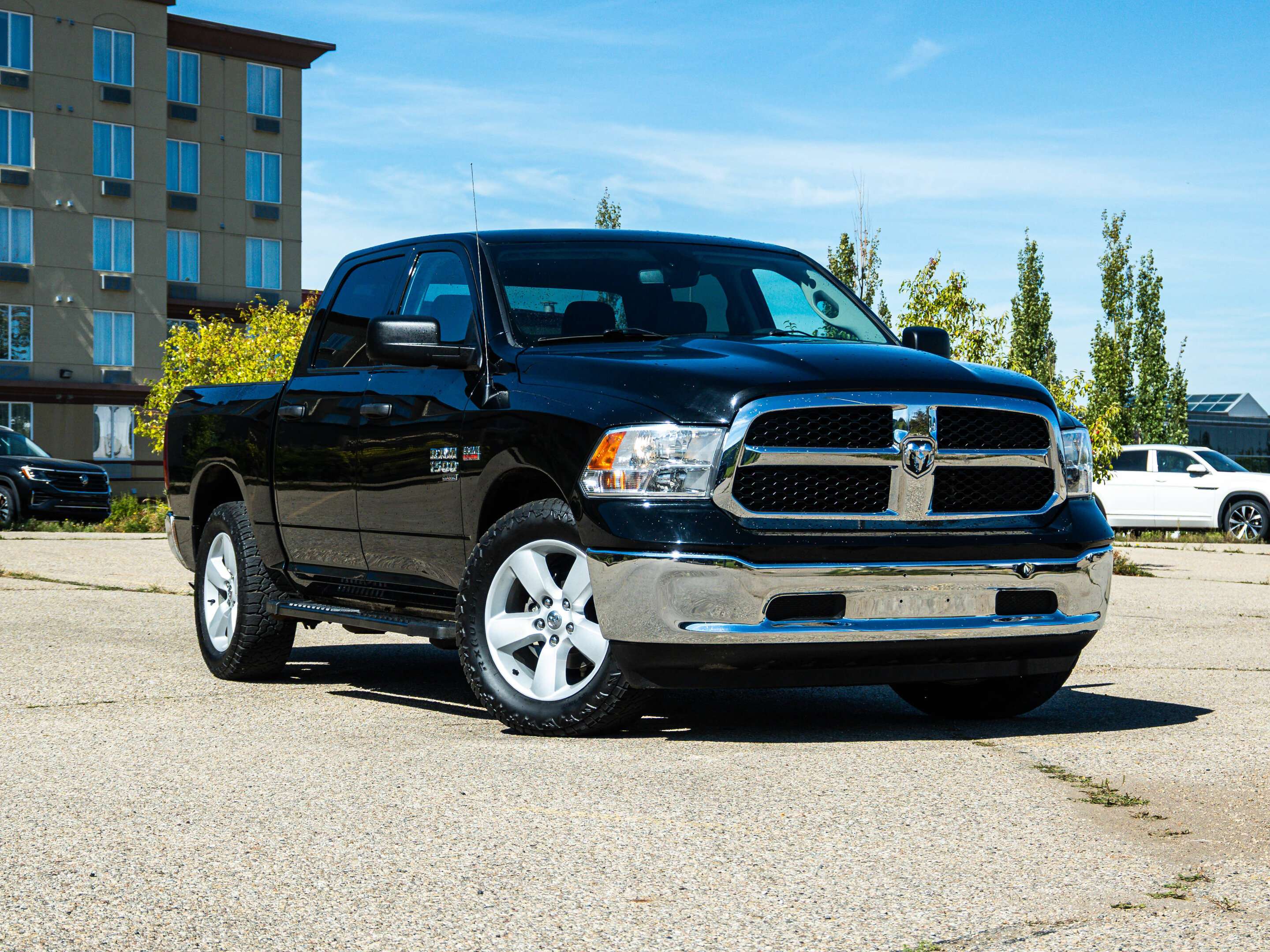 2022 RAM 1500 SLT 5.7L HEMI | Running Boards — снимка 1