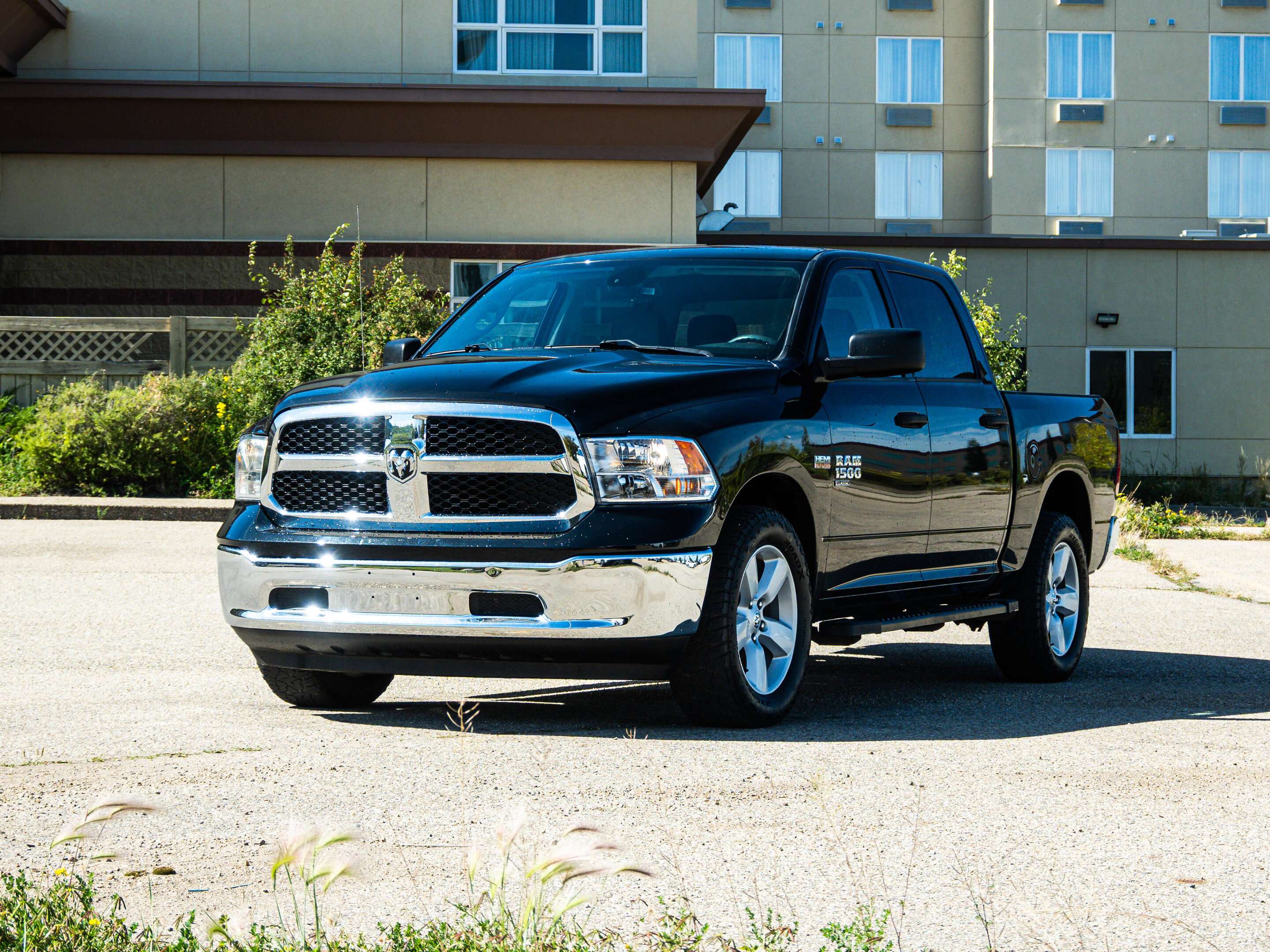 2022 RAM 1500 SLT 5.7L HEMI | Running Boards — снимка 1