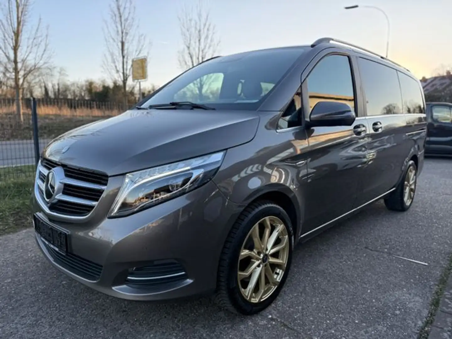 Mercedes-Benz V 250 AVANTG EDITION LANG*ALLRAD*6 SITZER*STANDH Gris - 1