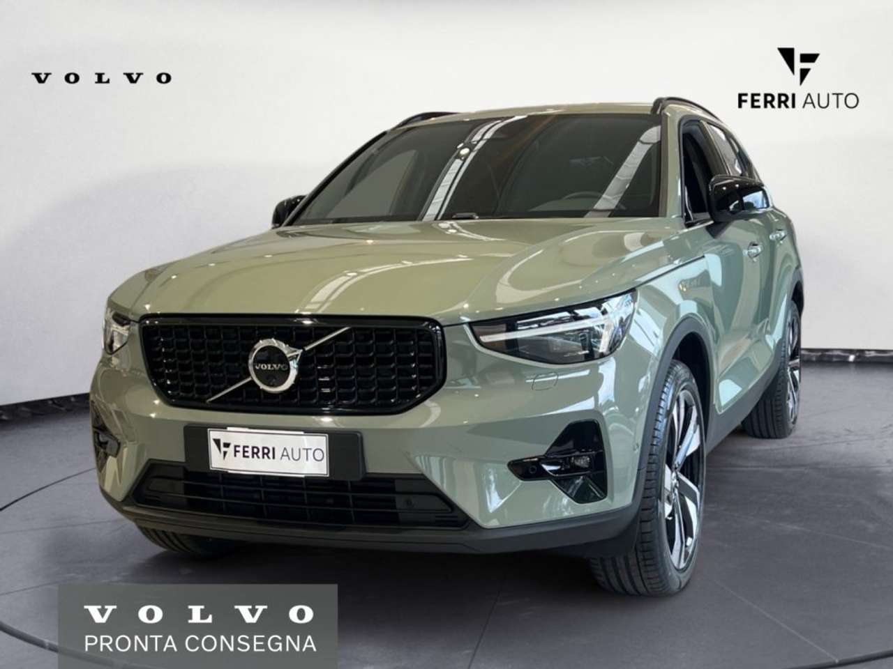 Volvo XC40 B3 automatico Ultra Dark