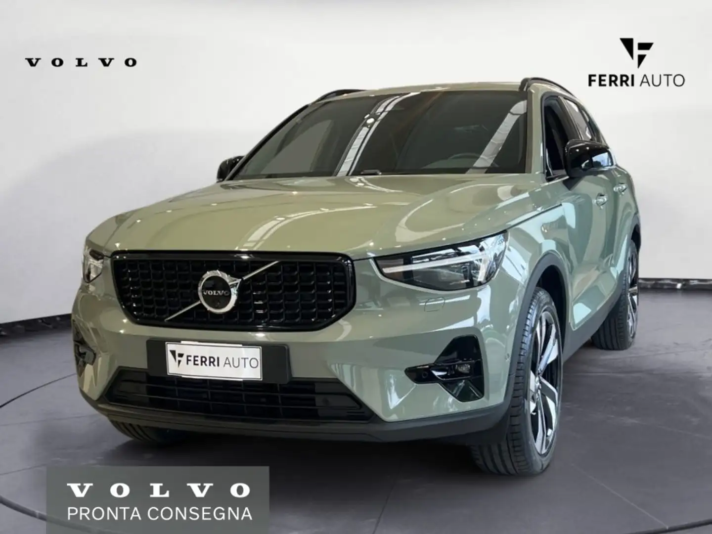 Volvo XC40 B3 automatico Ultra Dark Verde - 1