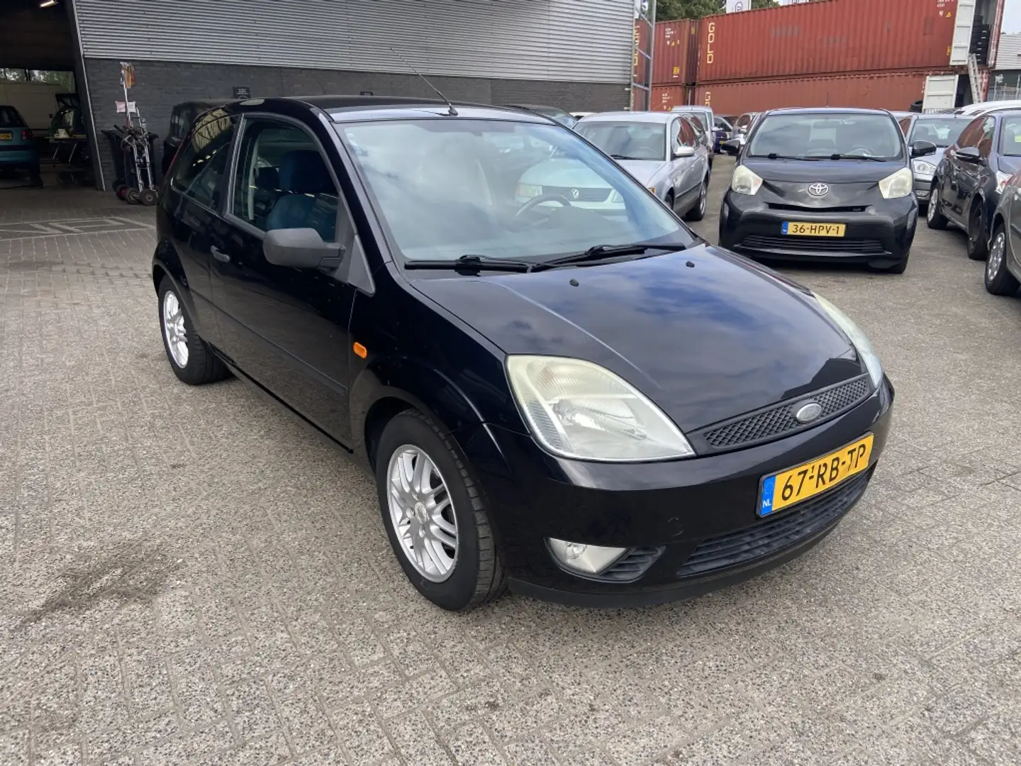 Ford Fiesta 1.3 Futura Zwart - 2