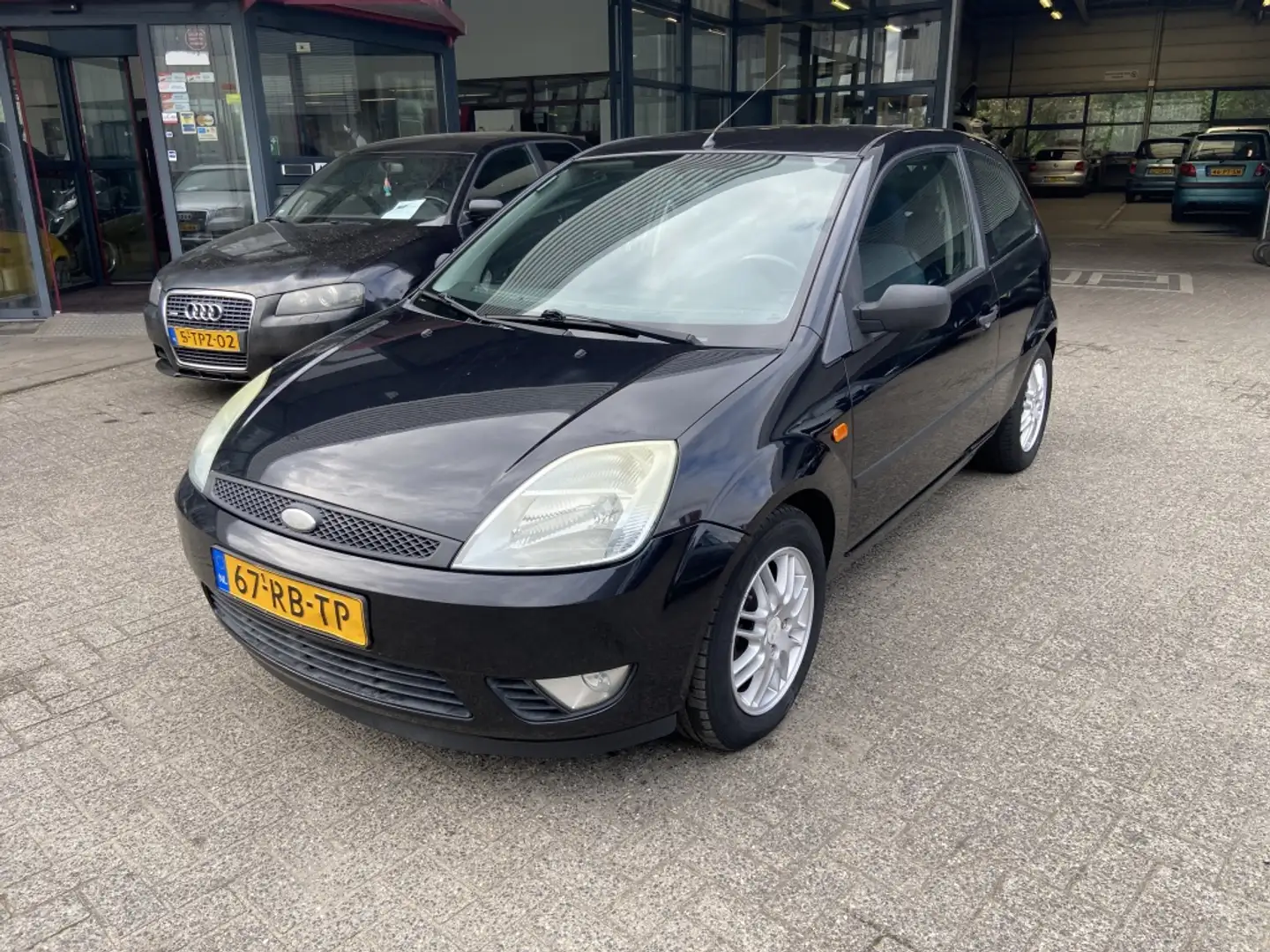 Ford Fiesta 1.3 Futura Zwart - 1