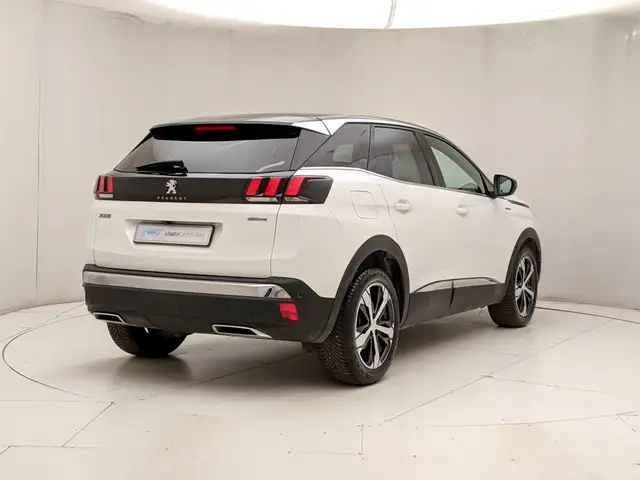 Peugeot 3008 view 4