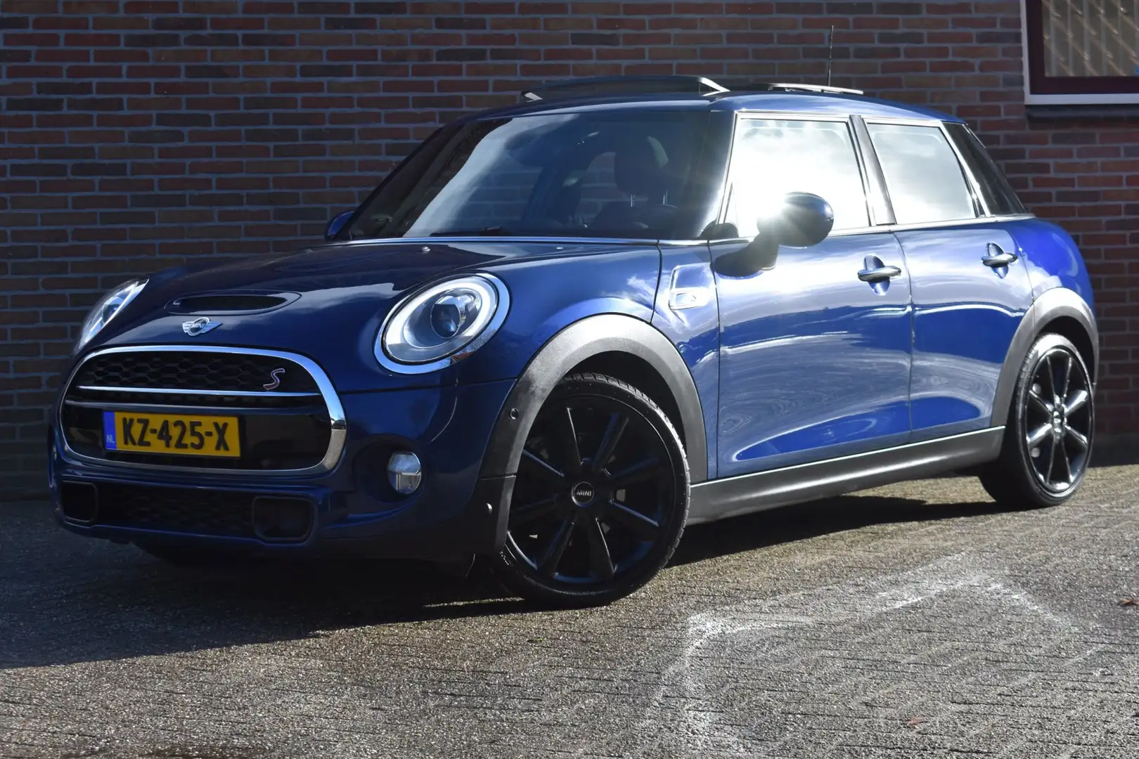 MINI Cooper SD Mini 2.0 Chili Serious Business '17 LED Pano Clima Blau - 1