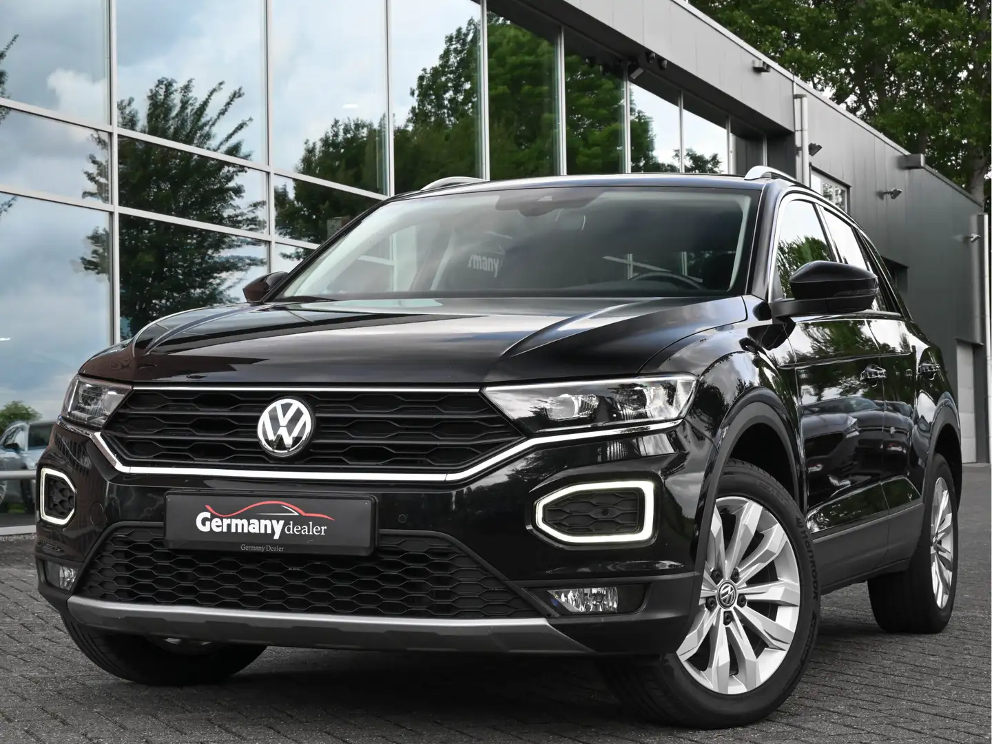 Volkswagen T-Roc 1.5TSI Style Business Pano ACC BSM Trekhaak Stoel/ Zwart - 1