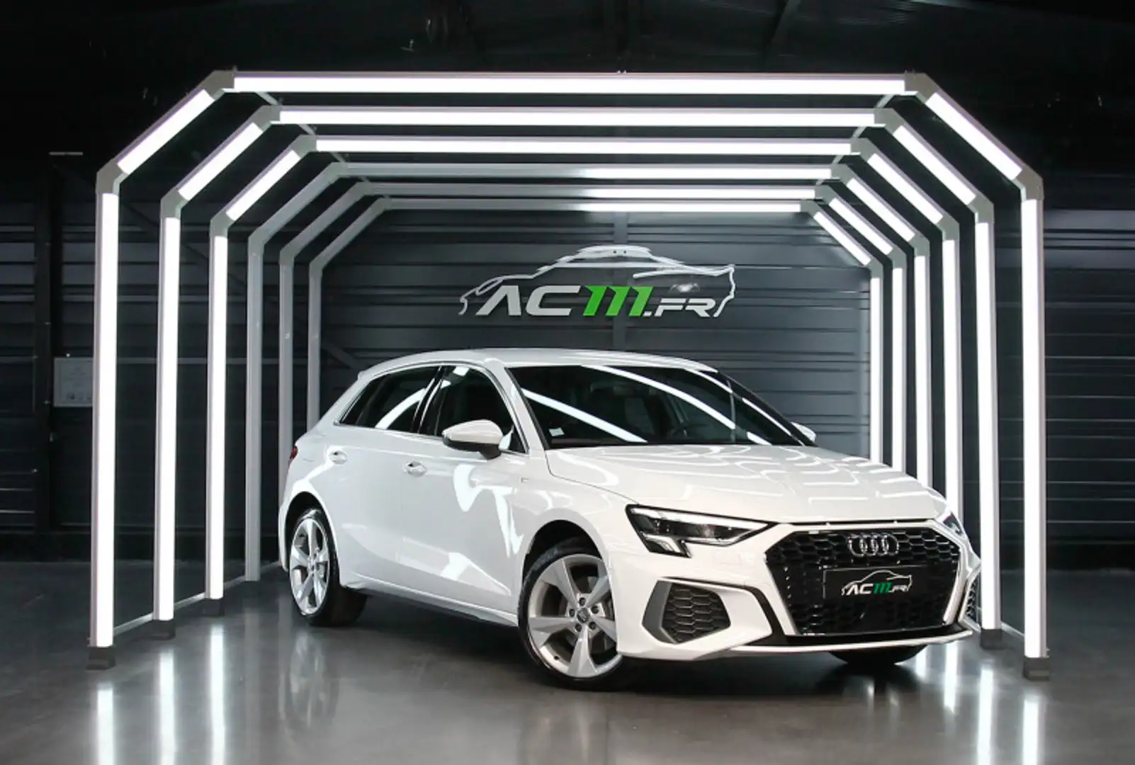 Audi A3 40 TFSI E 204CH S LINE S TRONIC 6 Blanc - 1