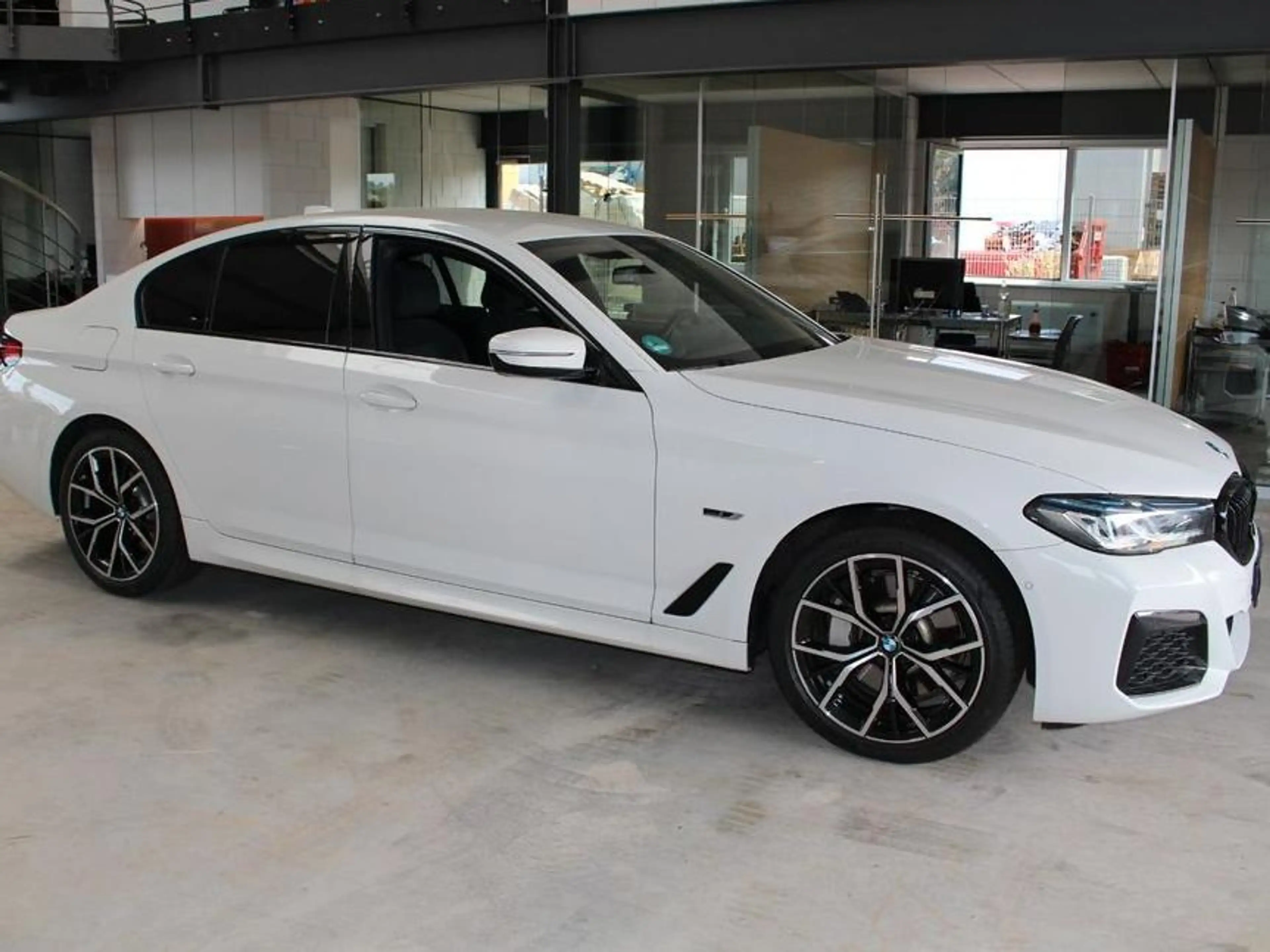 BMW 530 530 e — photo 2