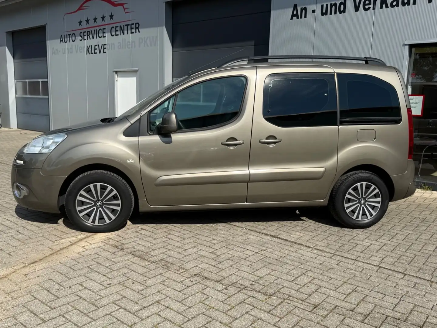 Peugeot Partner Tepee Active*AHK*KLIMAAUTO*TEMPOMAT* Braun - 2