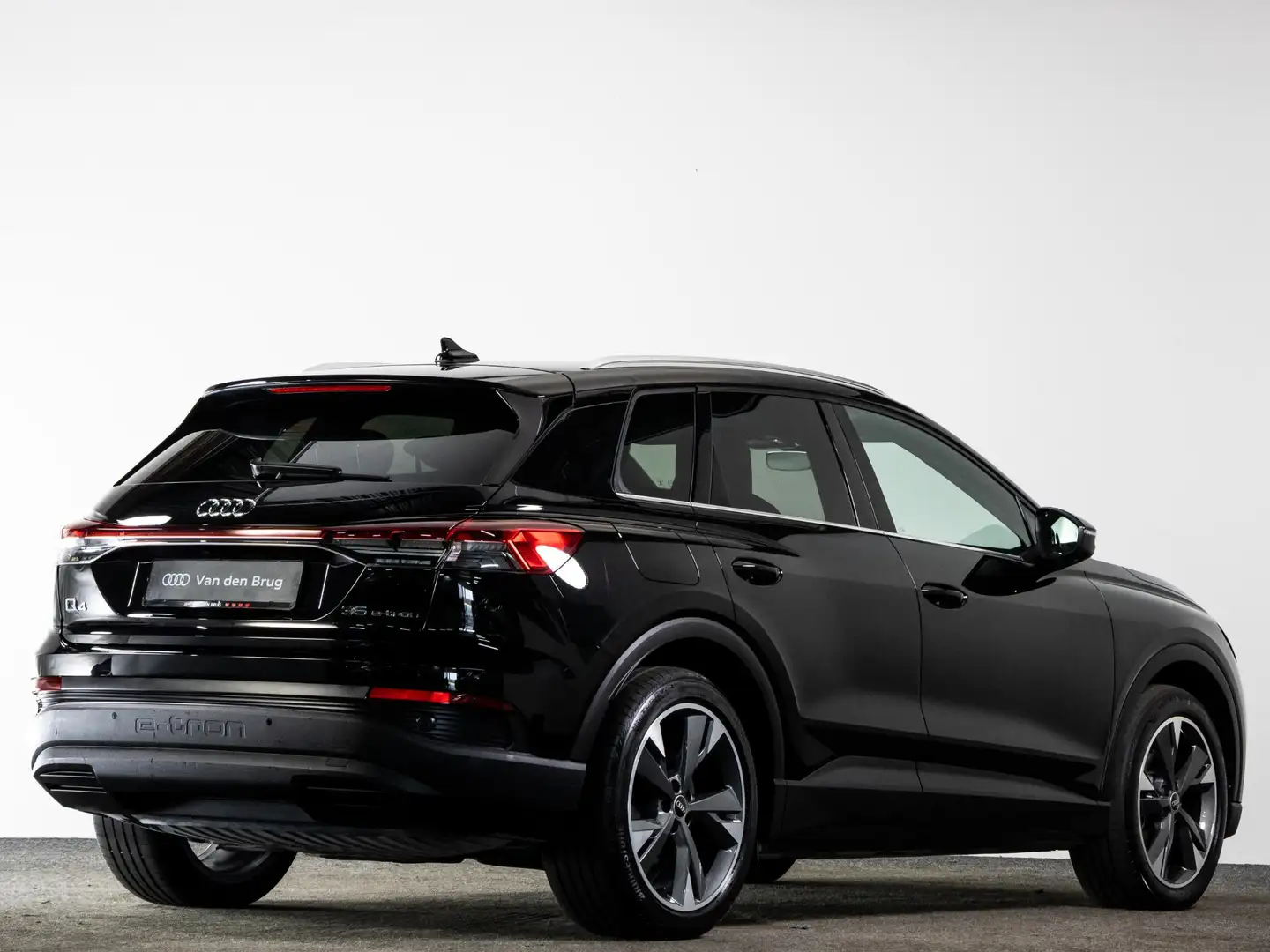 Audi Q4 e-tron 35 170 PK 55 kWh Advance | LED Matrix | Navigatie Negro - 2