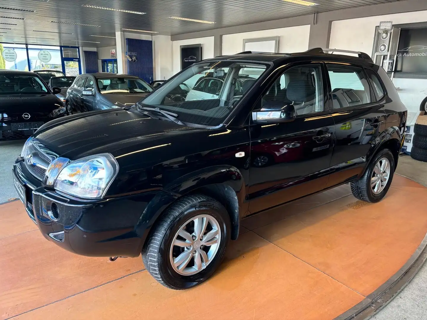 Hyundai TUCSON 2.0 GLS /1.Hd/SHZ/Klima/AHK Noir - 1