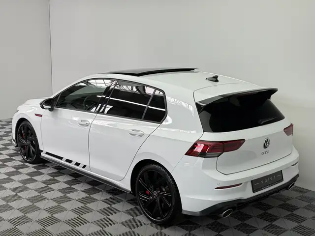 Volkswagen Golf view 3