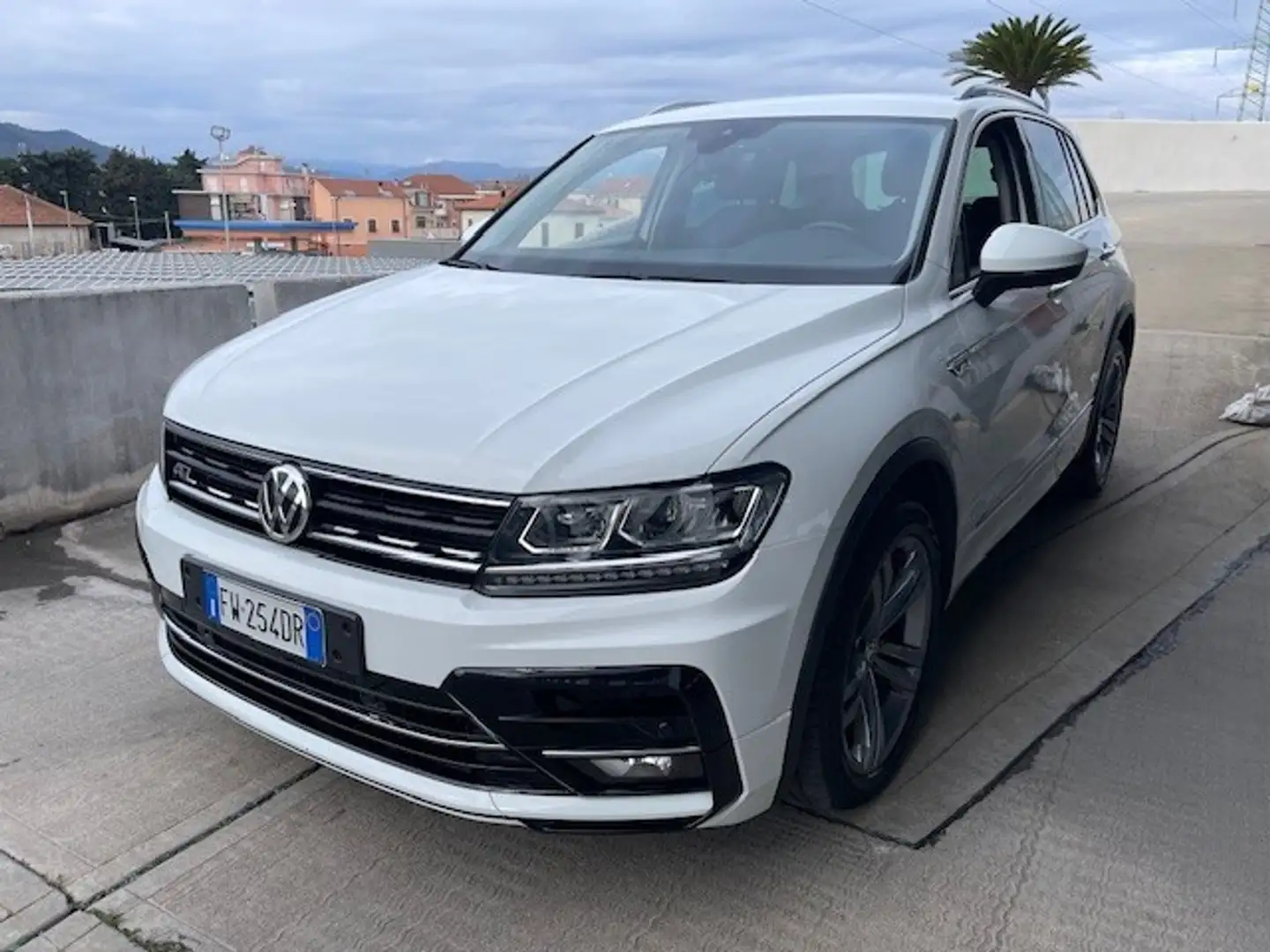 Volkswagen Tiguan 2.0 TDI SCR 4MOTION Sport R_Line BlueMotion Techno Blanco - 1