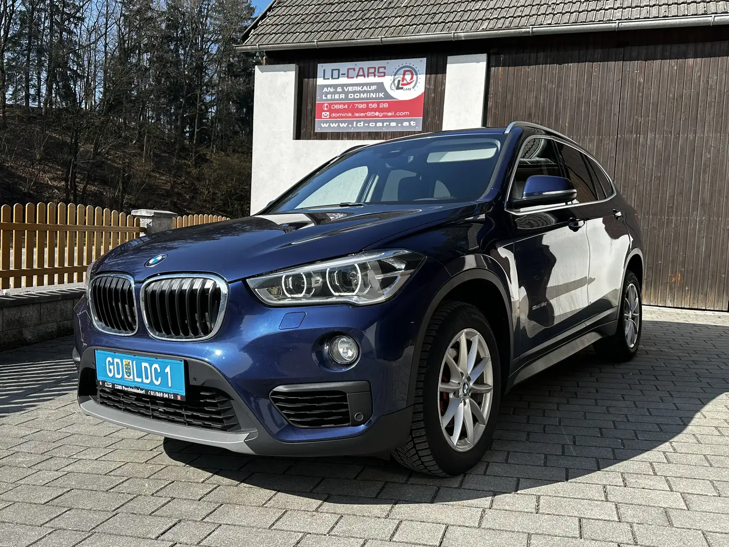 BMW X1 sDrive18d Sport Line Blau - 1