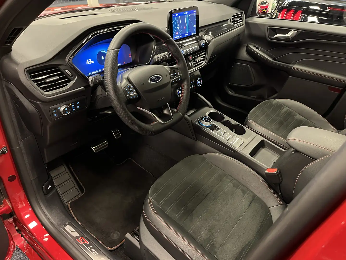 Ford Kuga 2.5 PHEV ST-Line X 225PK Automaat | B&O | Panodak Rood - 2