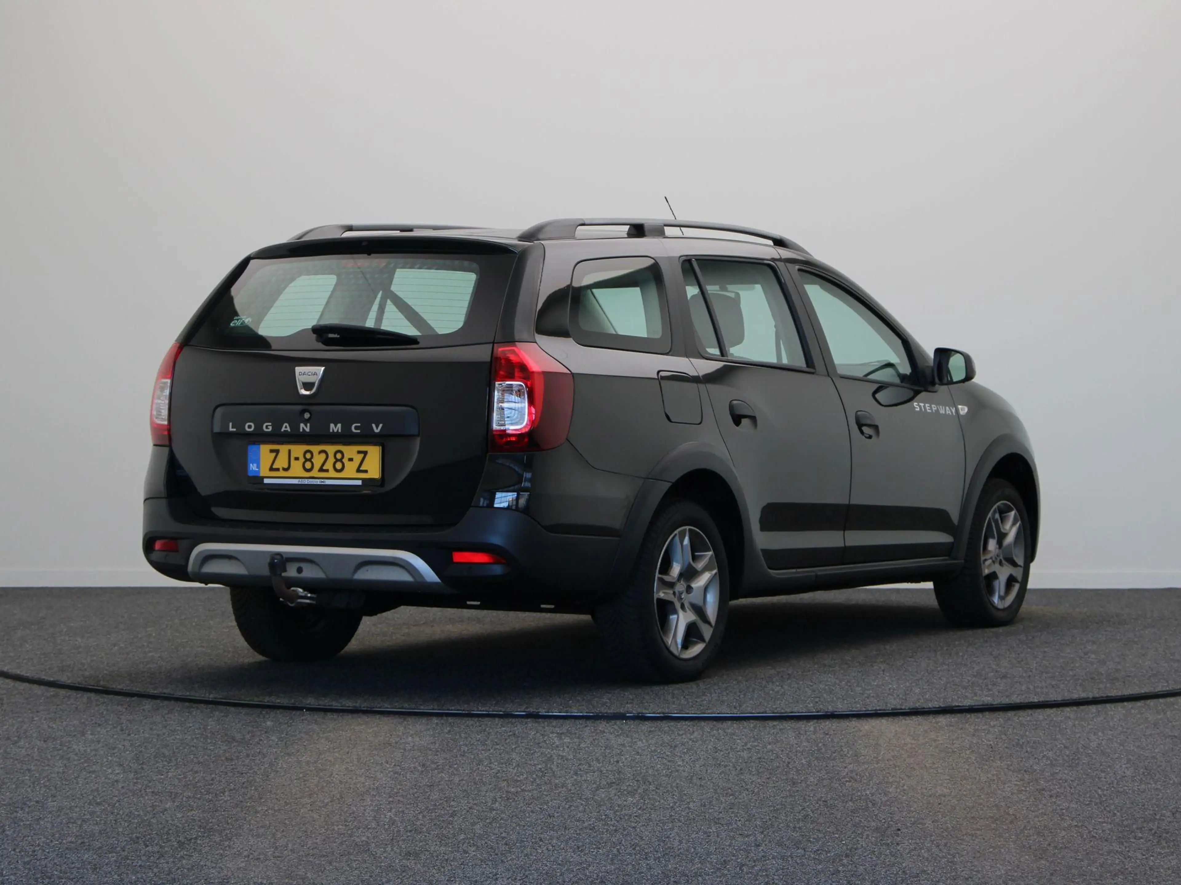 Dacia Logan MCV TCe 90pk Stepway | Trekhaak | Parkeersensoren — photo 11