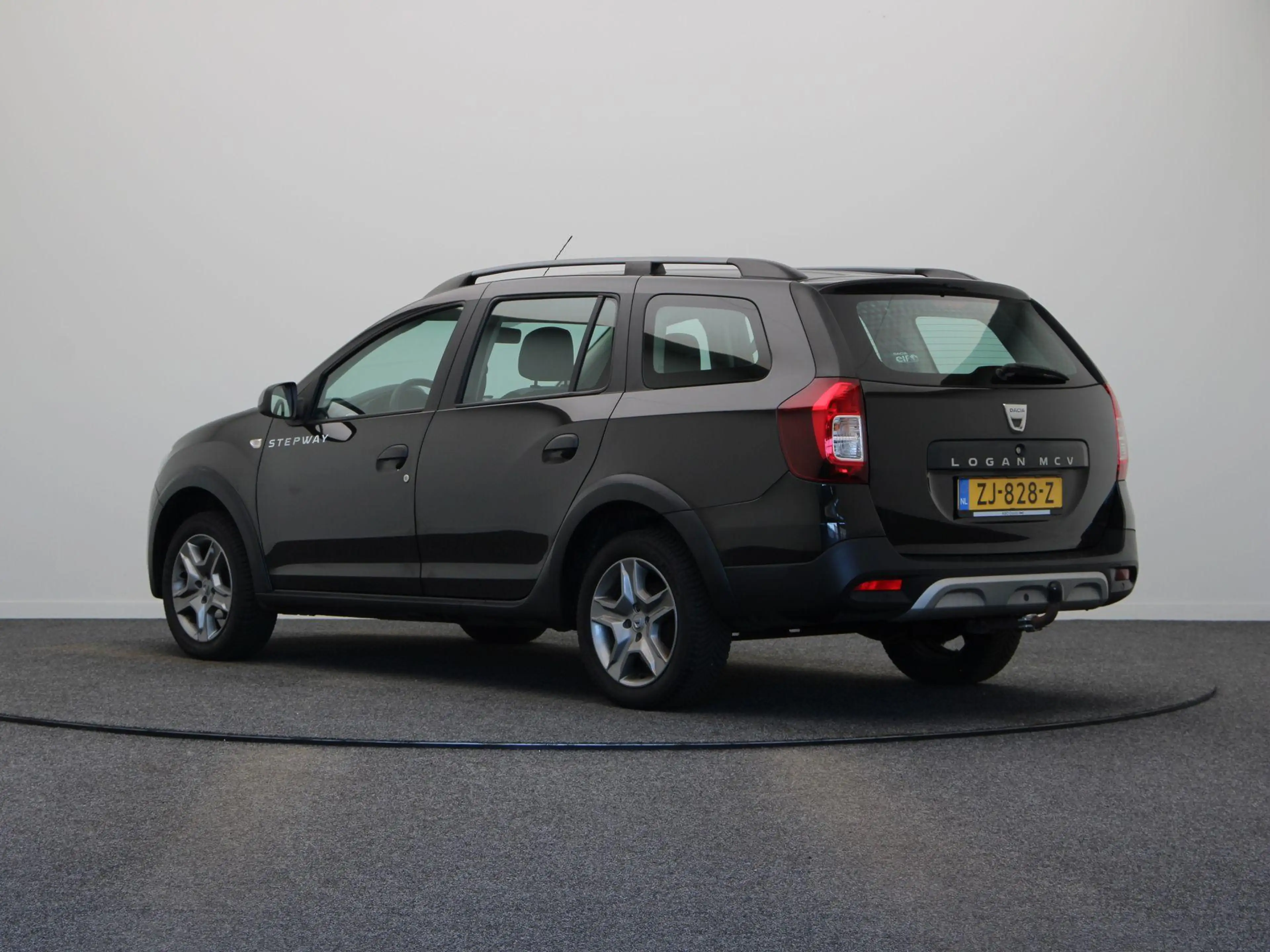 Dacia Logan MCV TCe 90pk Stepway | Trekhaak | Parkeersensoren — photo 2