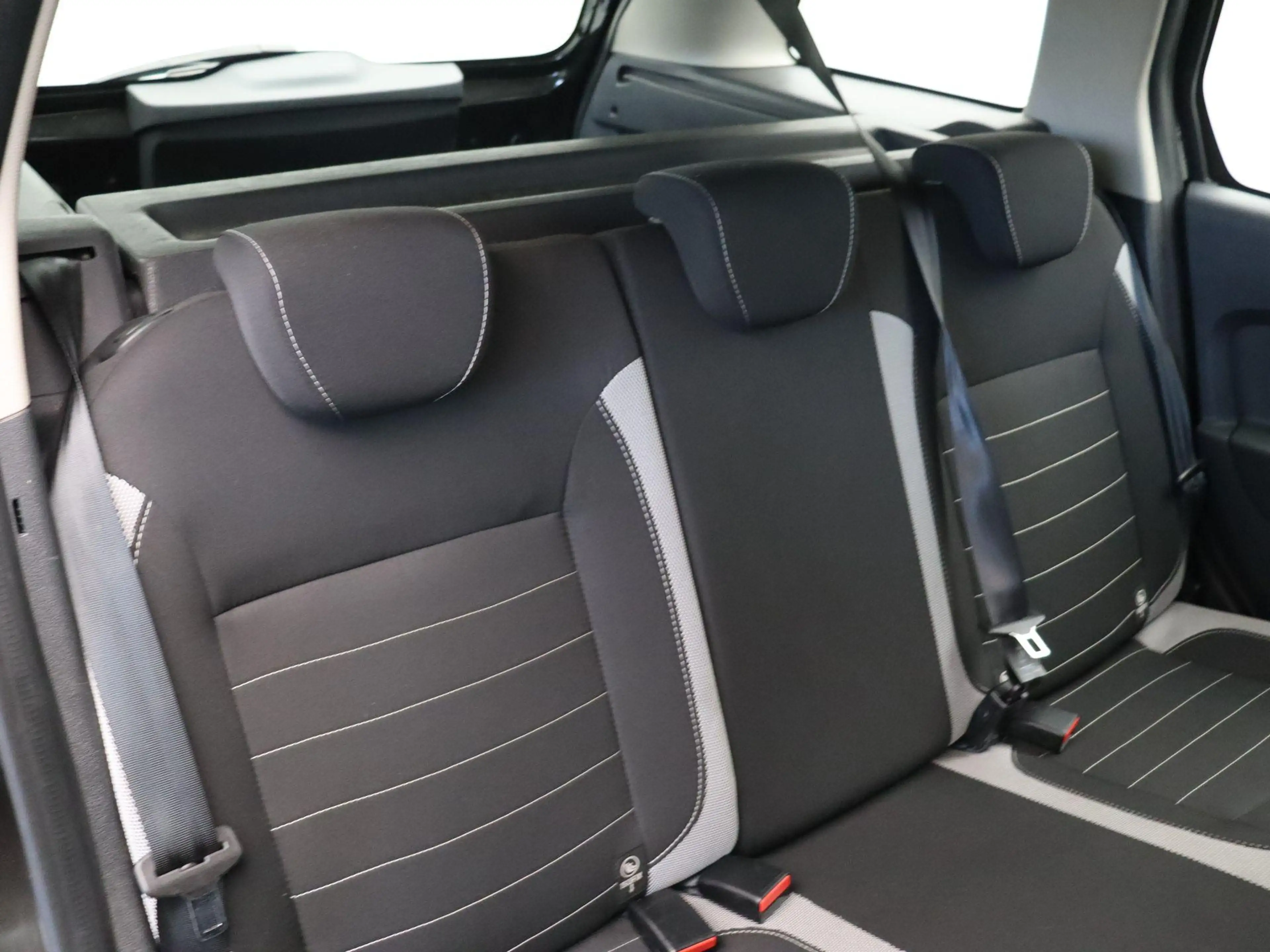 Dacia Logan MCV TCe 90pk Stepway | Trekhaak | Parkeersensoren — photo 9