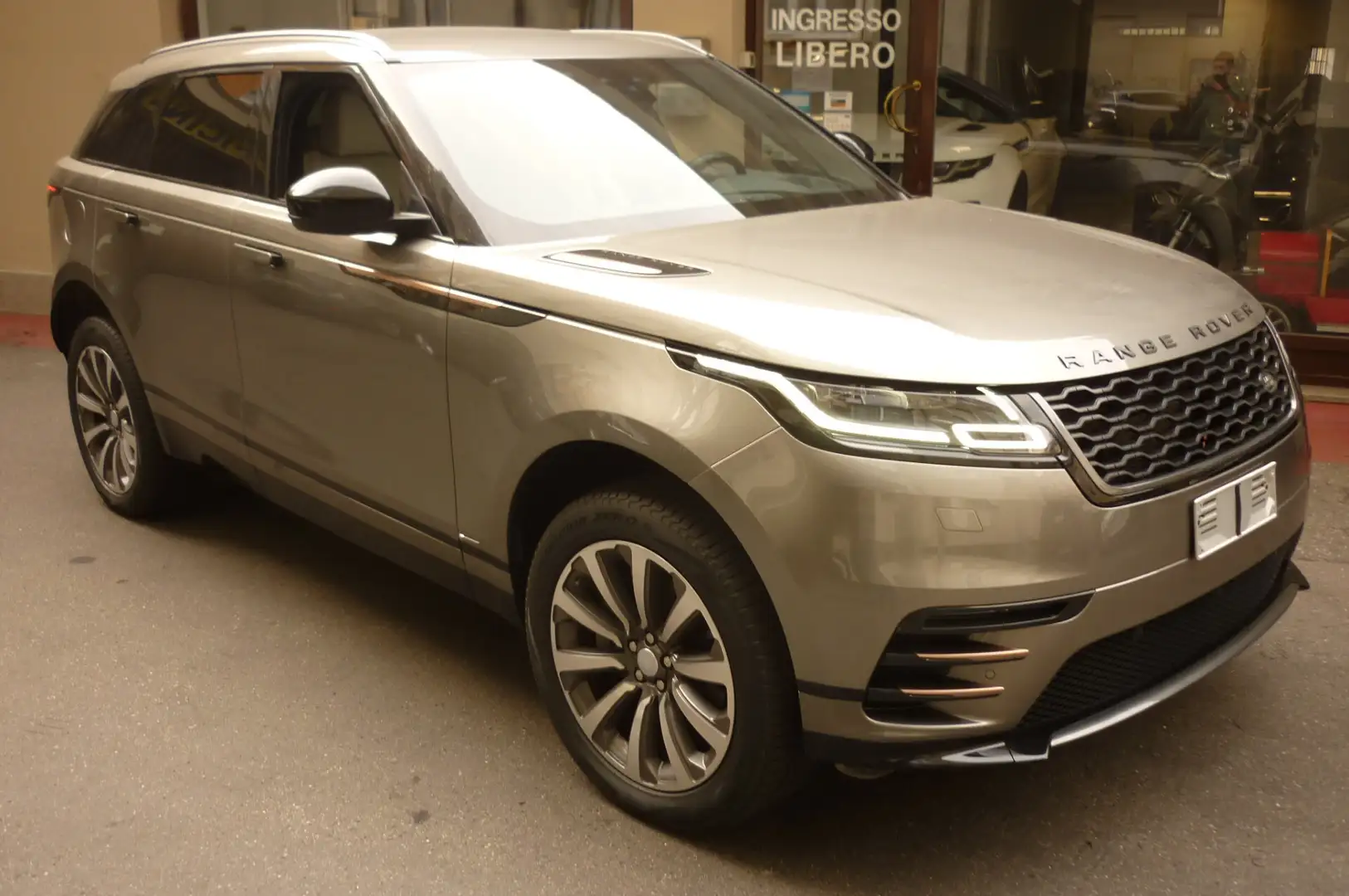 Land Rover Range Rover Velar Range Rover Velar 3.0 V6 SD6 300 CV R-Dynamic S Gris - 1