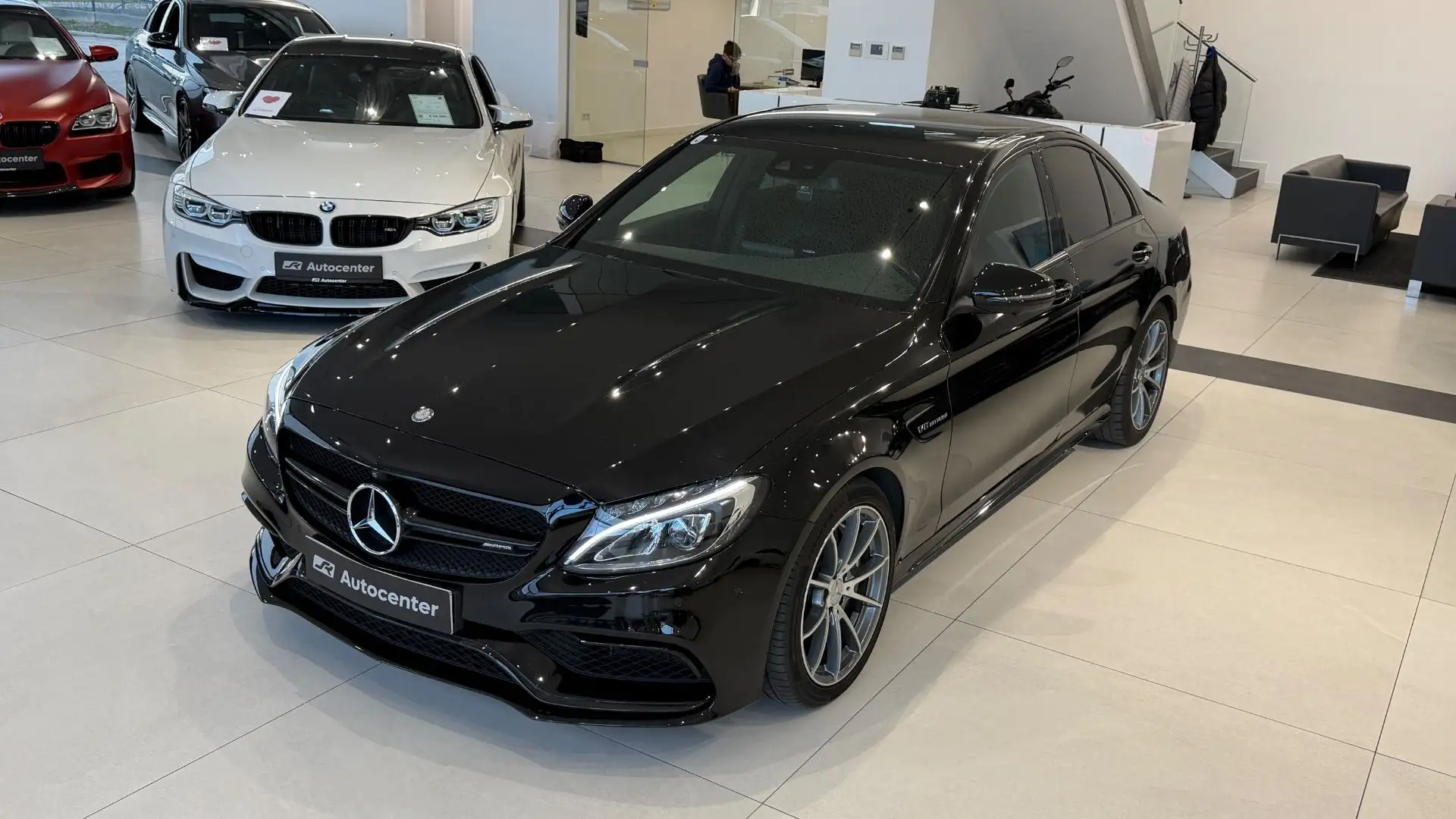 Mercedes-Benz C 63 AMG Basic Schwarz - 2