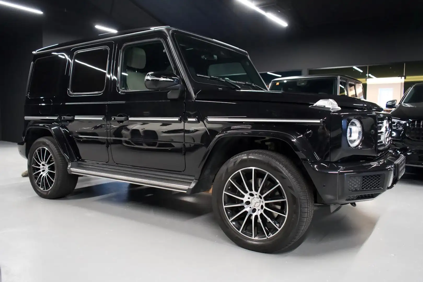 Mercedes-Benz G 400 d Schwarz - 2