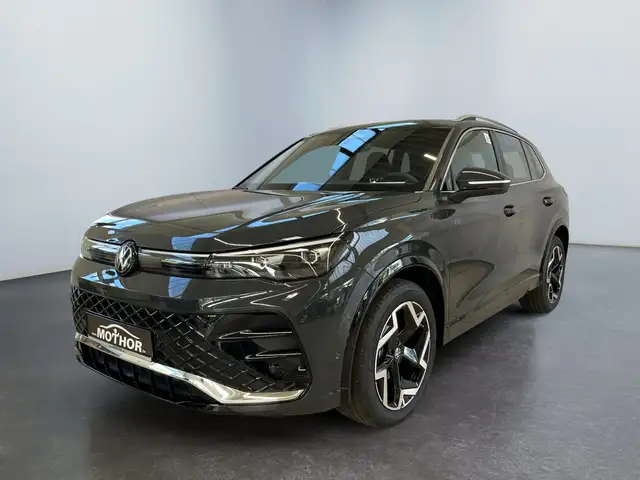 Volkswagen Tiguan view 2