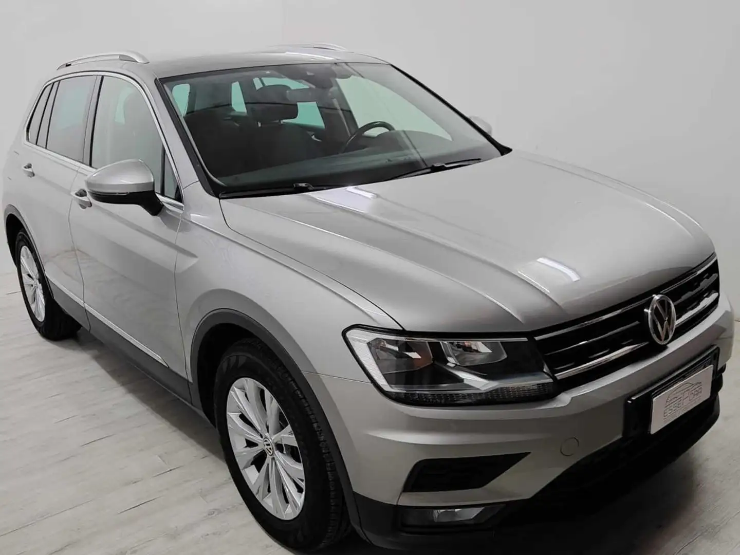 Volkswagen Tiguan 1.6 TDI SCR Business BlueMotion Technology Gris - 2