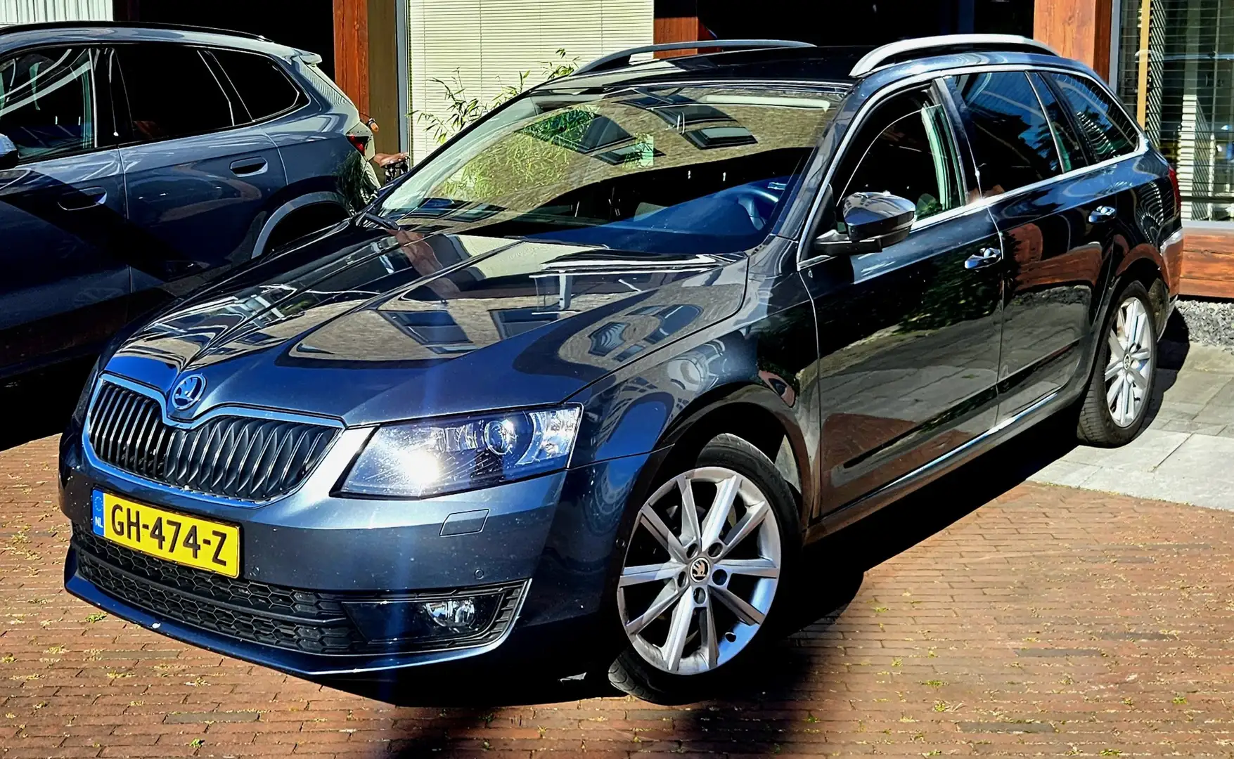 Skoda Octavia Combi 1.6 TDI Green tec DSG Elegance Grijs - 1