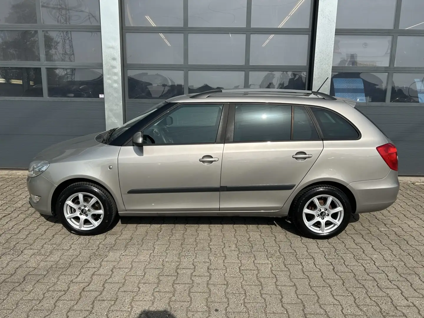 Skoda Fabia 1.2 TSI 86pk Sprint Beige - 2