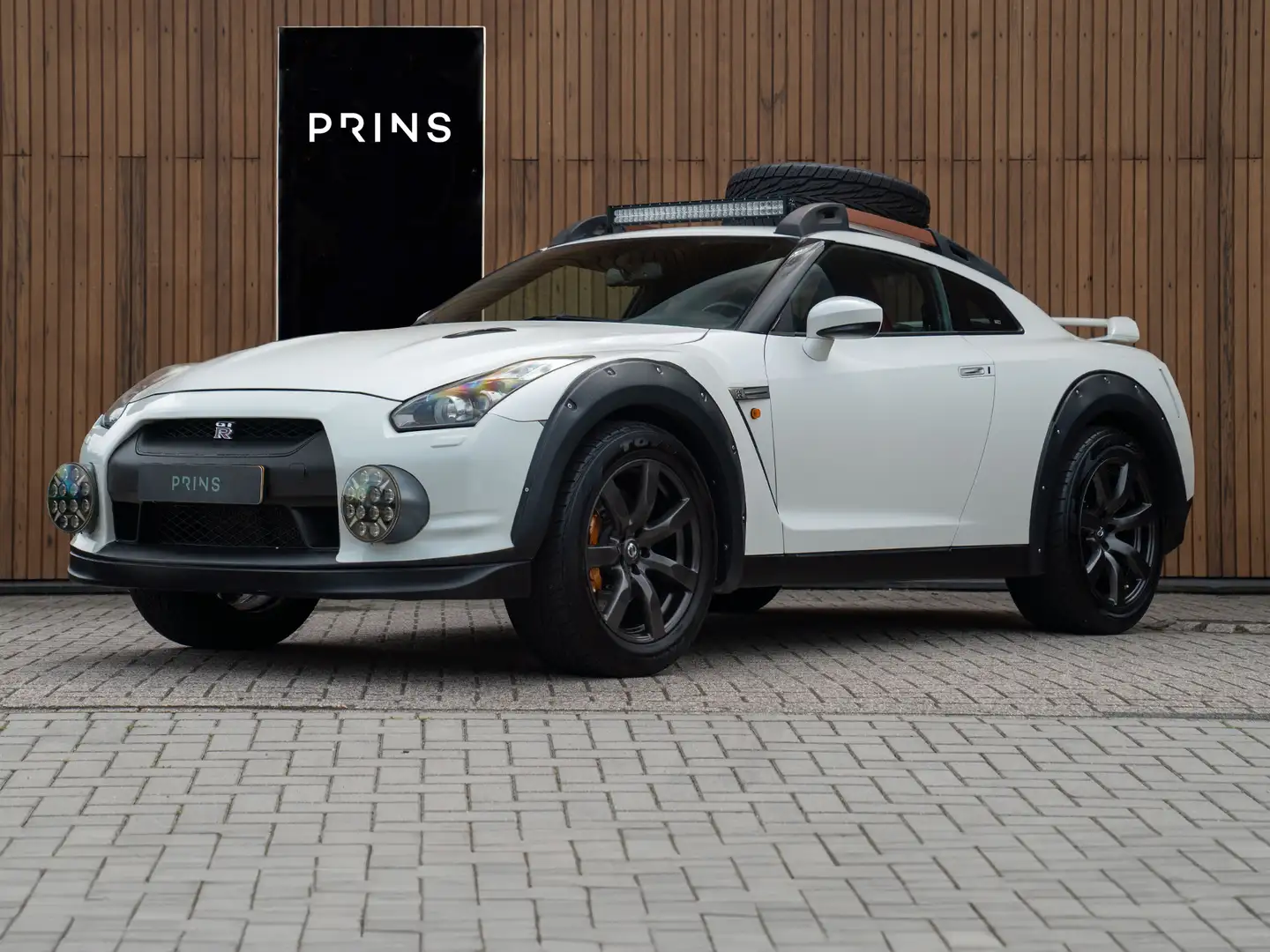 Nissan GT-R Offroad 3.8 V6 Weiß - 1