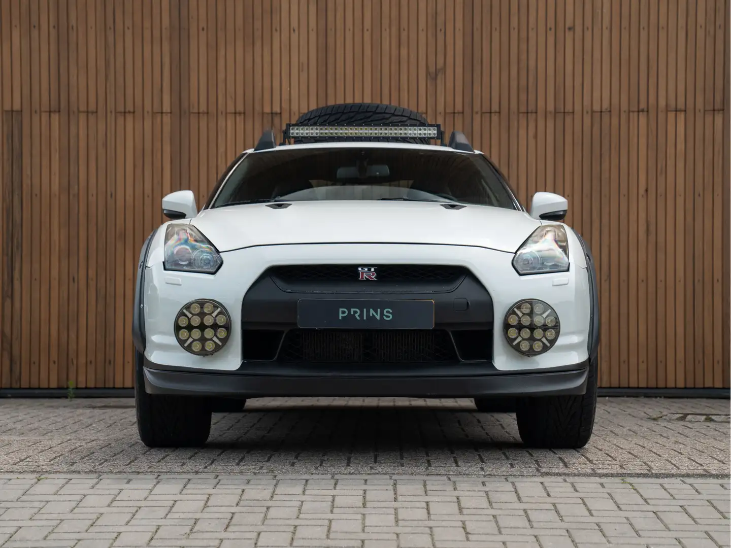 Nissan GT-R Offroad 3.8 V6 Weiß - 2