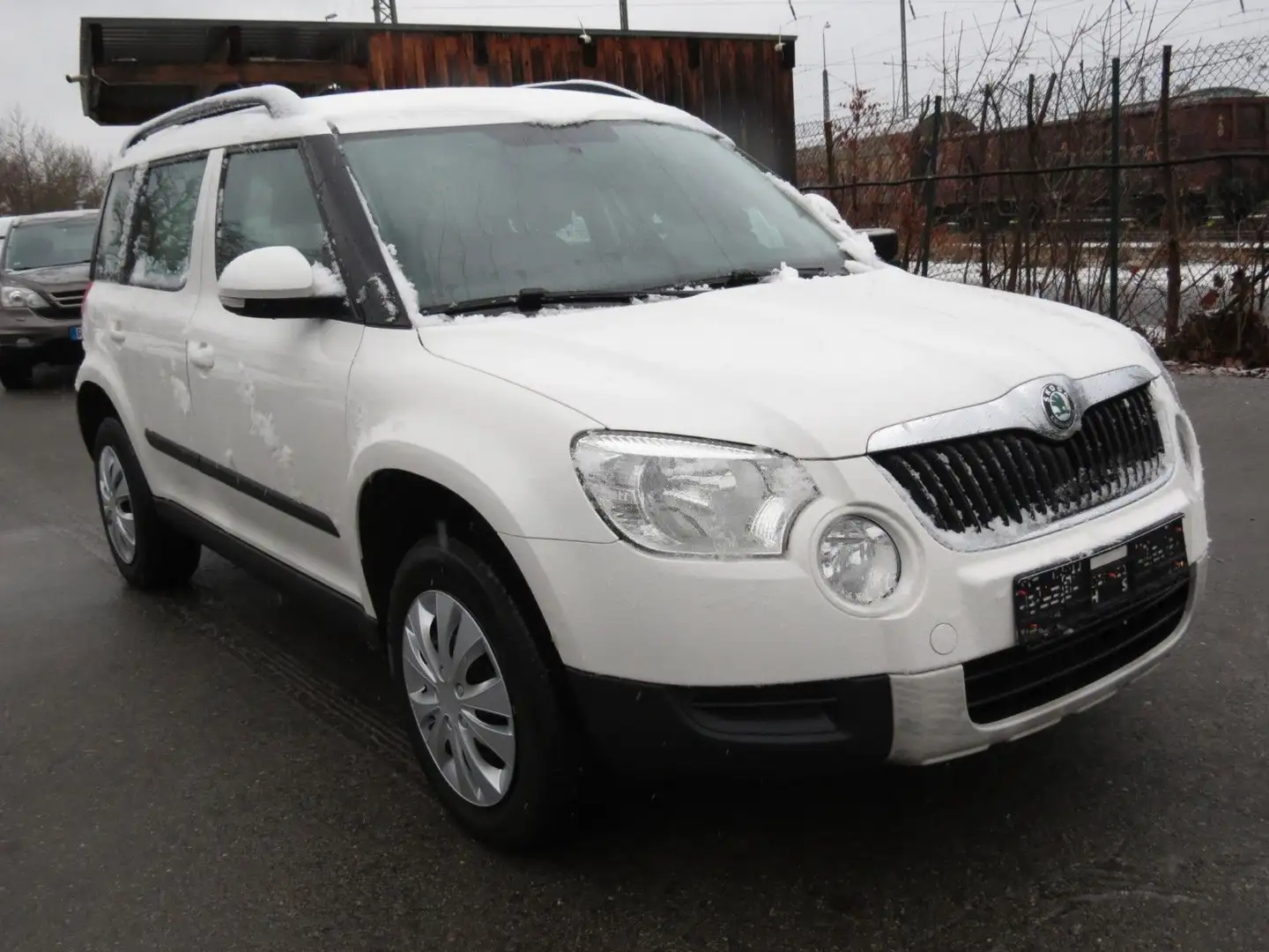 Skoda Yeti Twenty Aktive *76600 km, TÜV neu, 1. Hd.* Weiß - 1