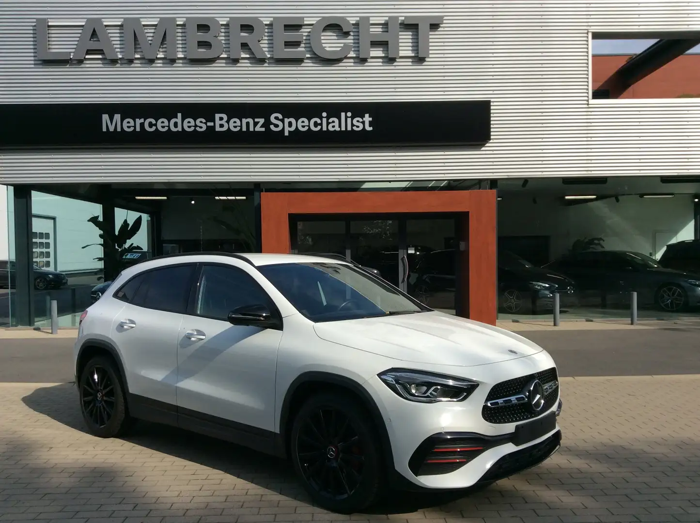 Mercedes-Benz GLA 200 GLA 200 7G-DCT Edition 1*AMG*360° *DAB*NAVI*LED Blanc - 1