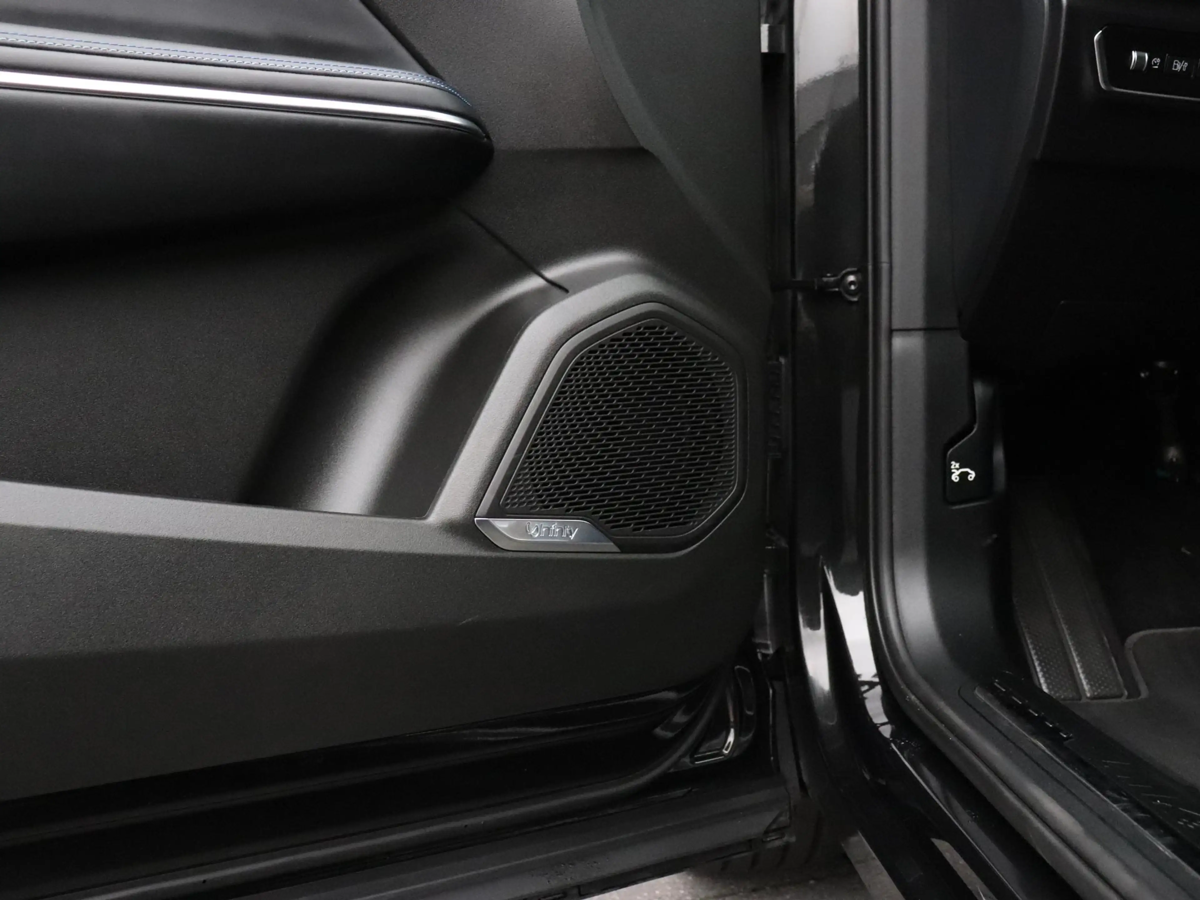 Lynk & Co 01 1.5 MHEV | PANO-DAK | MEMORY | CAMERA | INFINITY A — photo 22