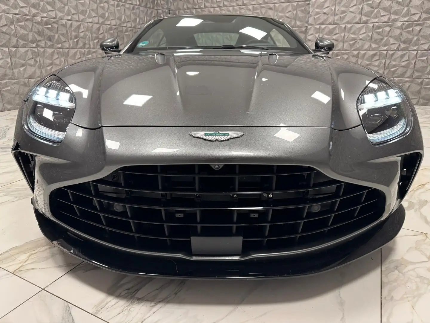 Aston Martin V8 F1 Edition 4.0 V8 / 665 PS Grau - 2