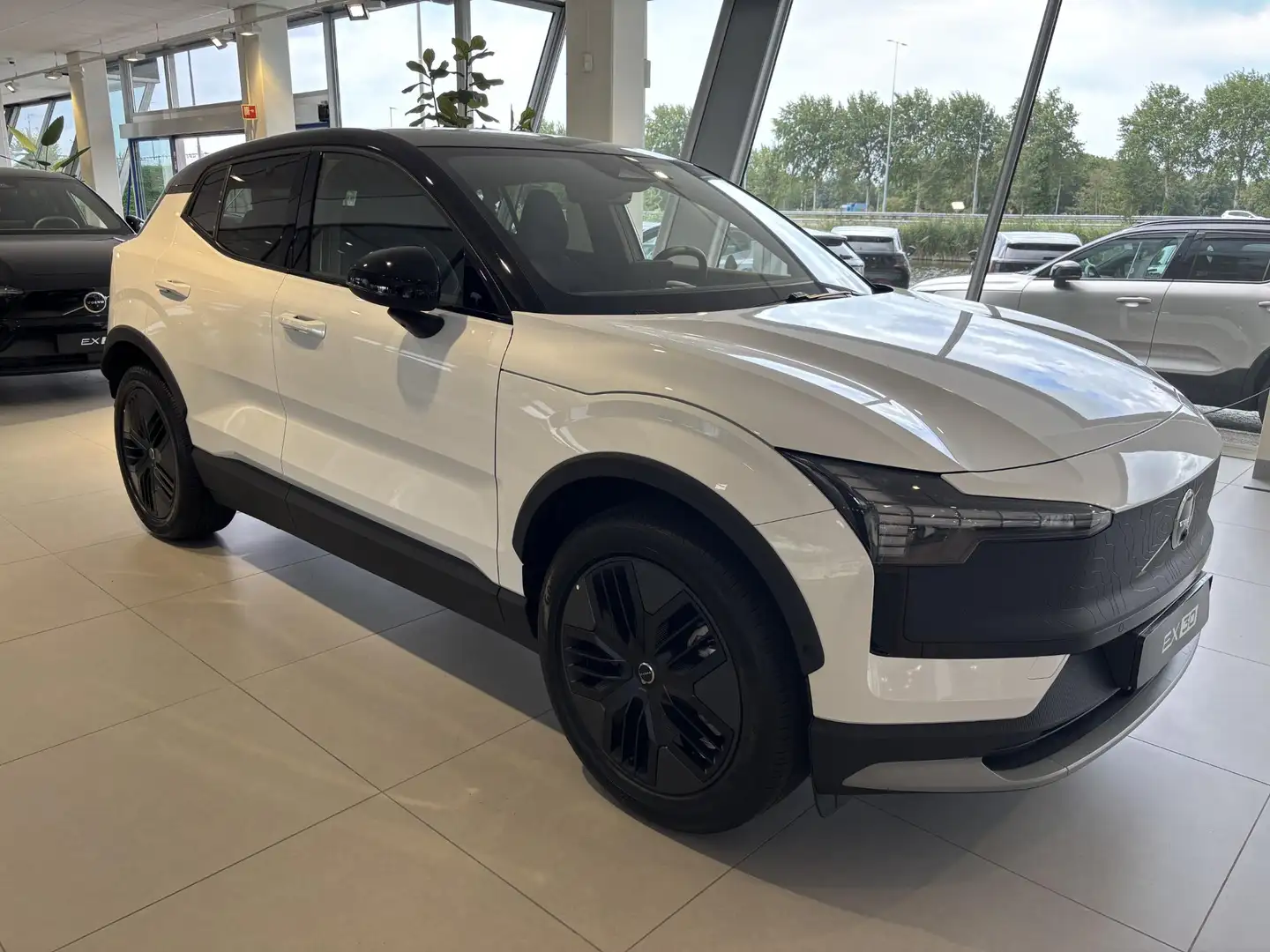 Volvo EX30 Cross Country Twin Engine Ultra Wit - 2