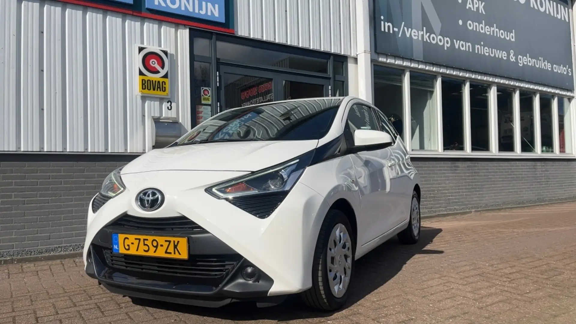 Toyota Aygo Automaat 1.0 VVT-i x-play AC, Cruise, Audio, elect Wit - 2