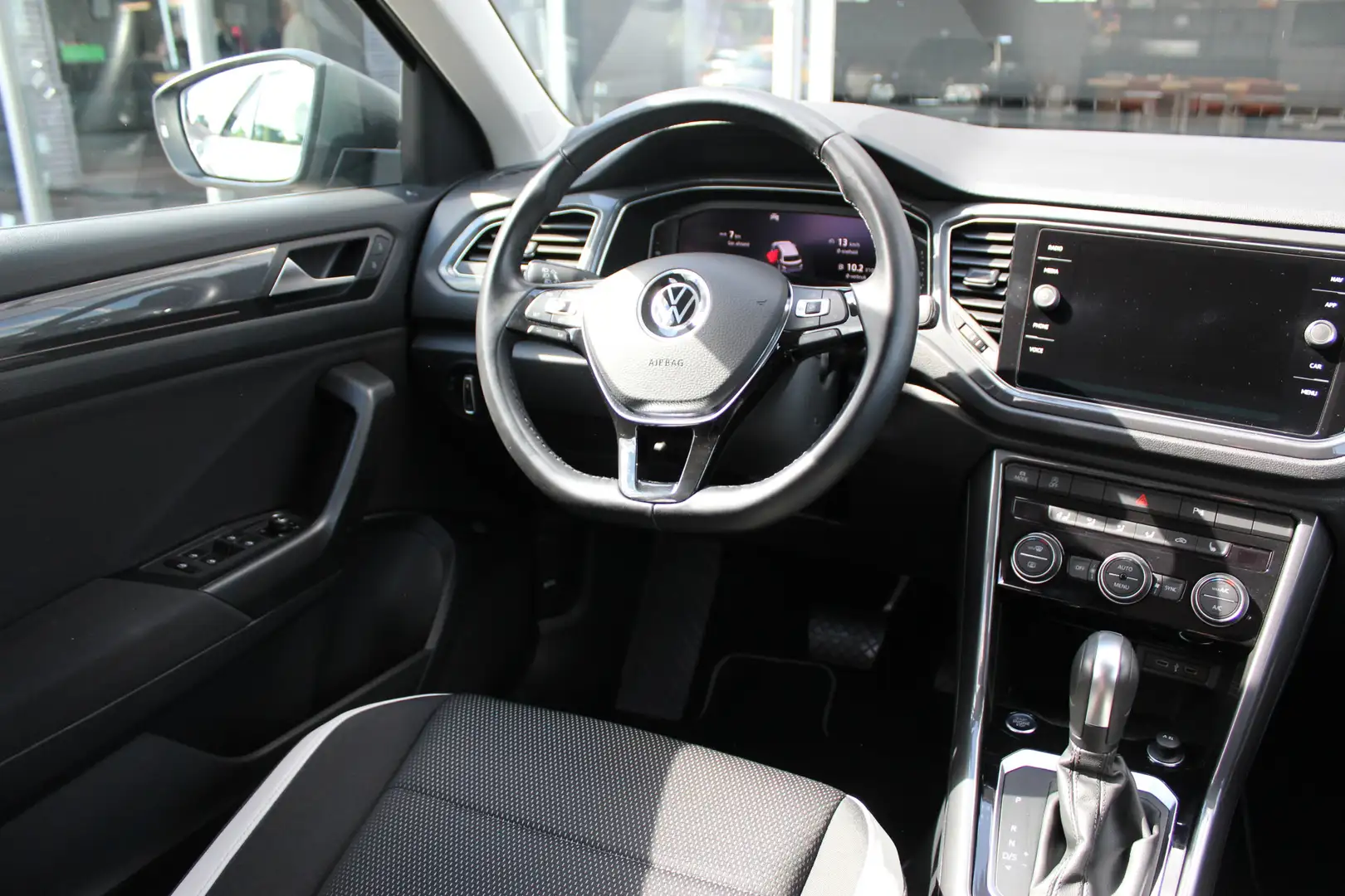 Volkswagen T-Roc 1.5 TSI Sport | Camera | Trekhaak | ACC | Gris - 2