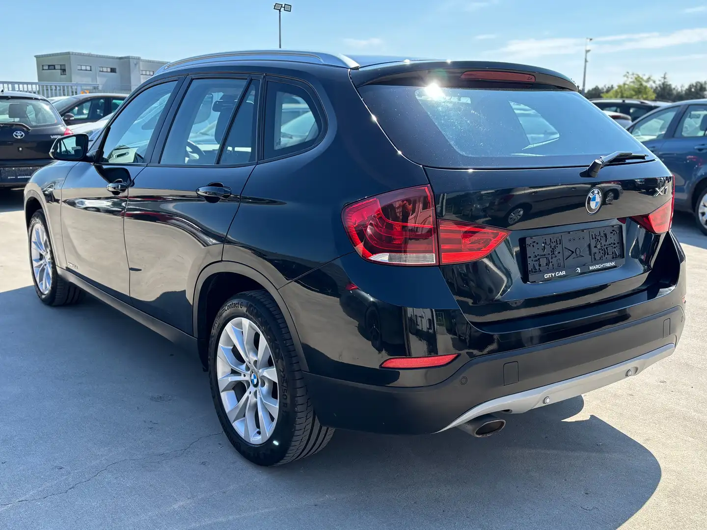 BMW X1 *PICKERL NEU 10/26* xDrive18d Österreich-Paket Noir - 2