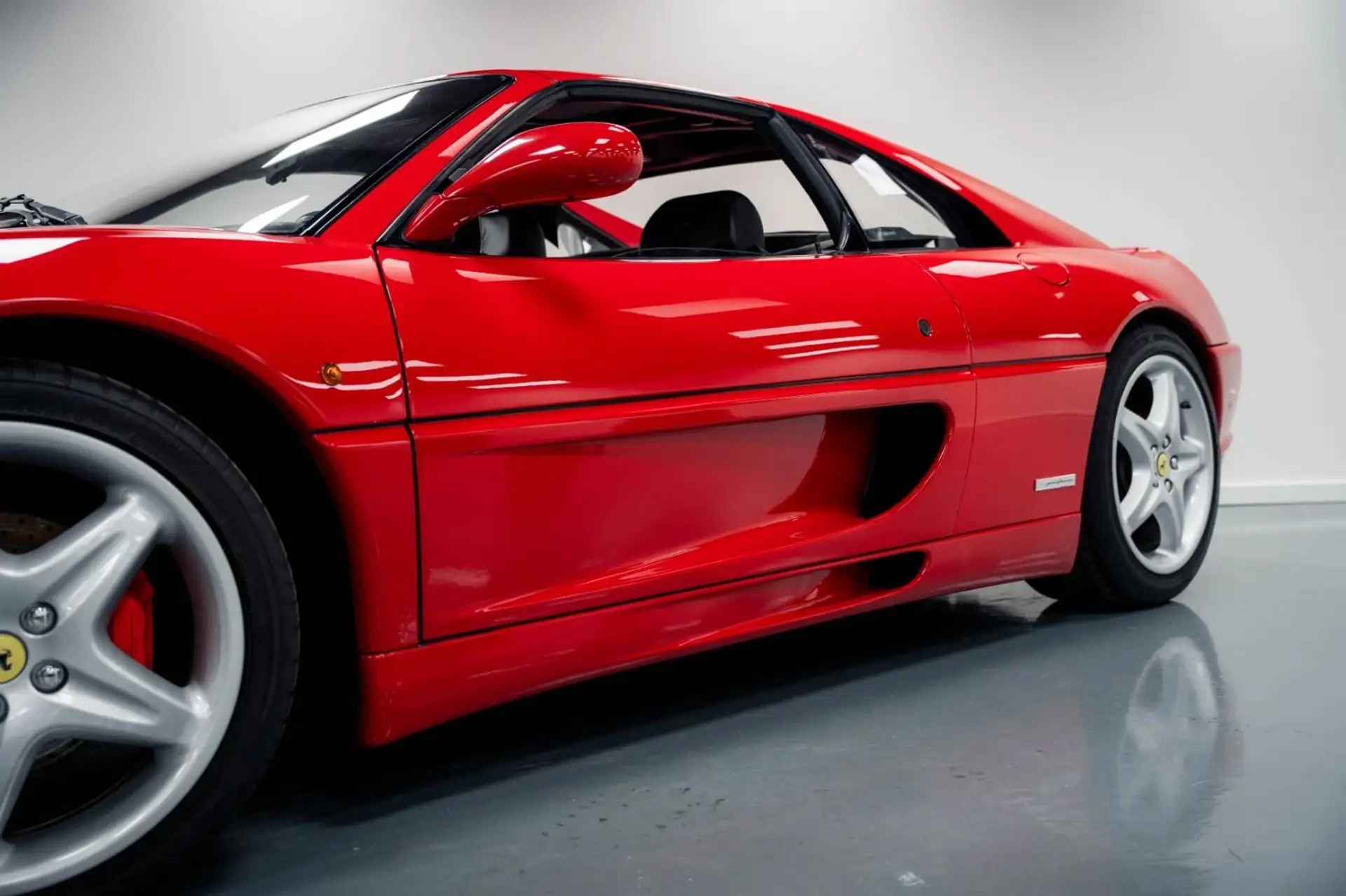 페라리 F355 1998 레드 사진 3