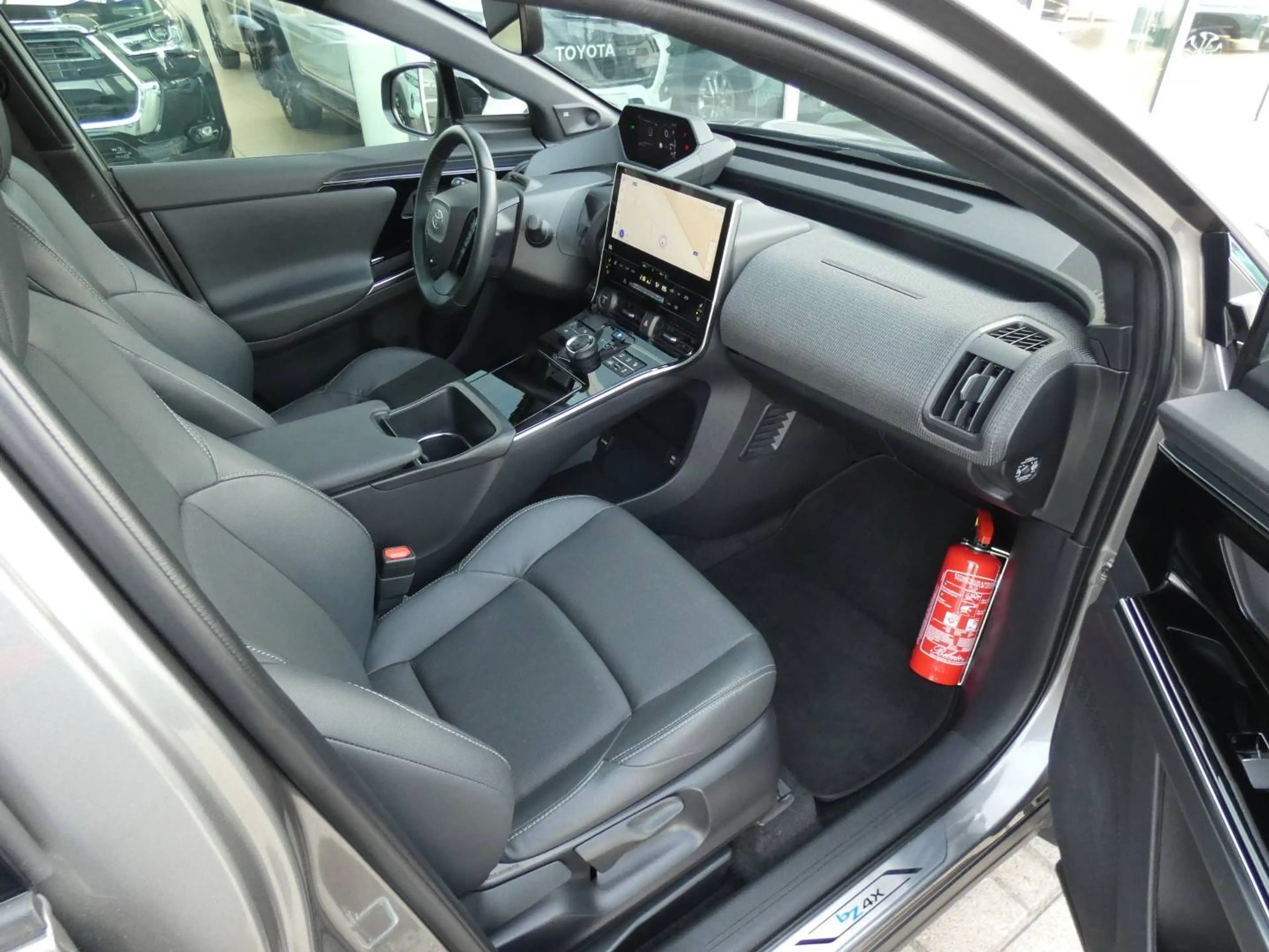Toyota bZ4X |SOH 98,2%| AWD PREMIUM +Trekhaak +Pano dak +LEDER +JBL +360°Camera +Zetelventilatie +Zetelverwarming — photo 9