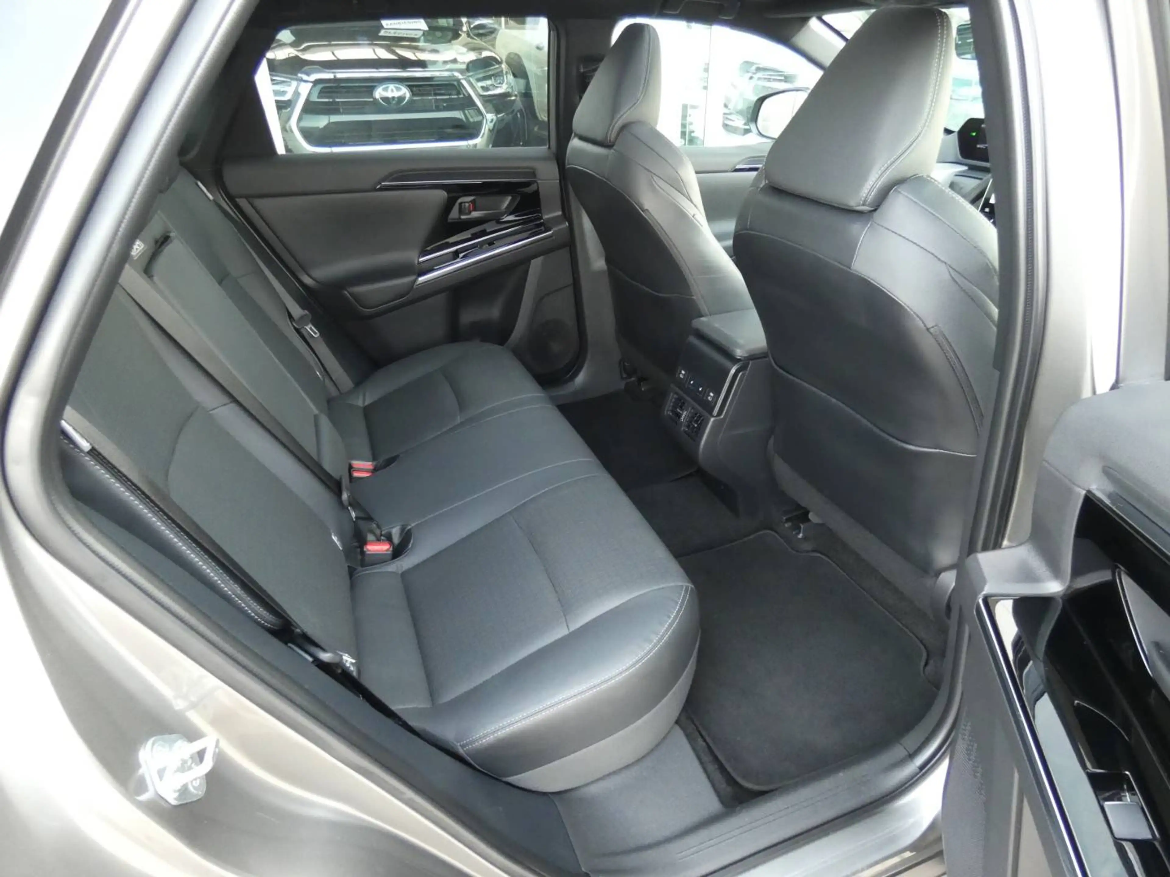 Toyota bZ4X |SOH 98,2%| AWD PREMIUM +Trekhaak +Pano dak +LEDER +JBL +360°Camera +Zetelventilatie +Zetelverwarming — photo 8