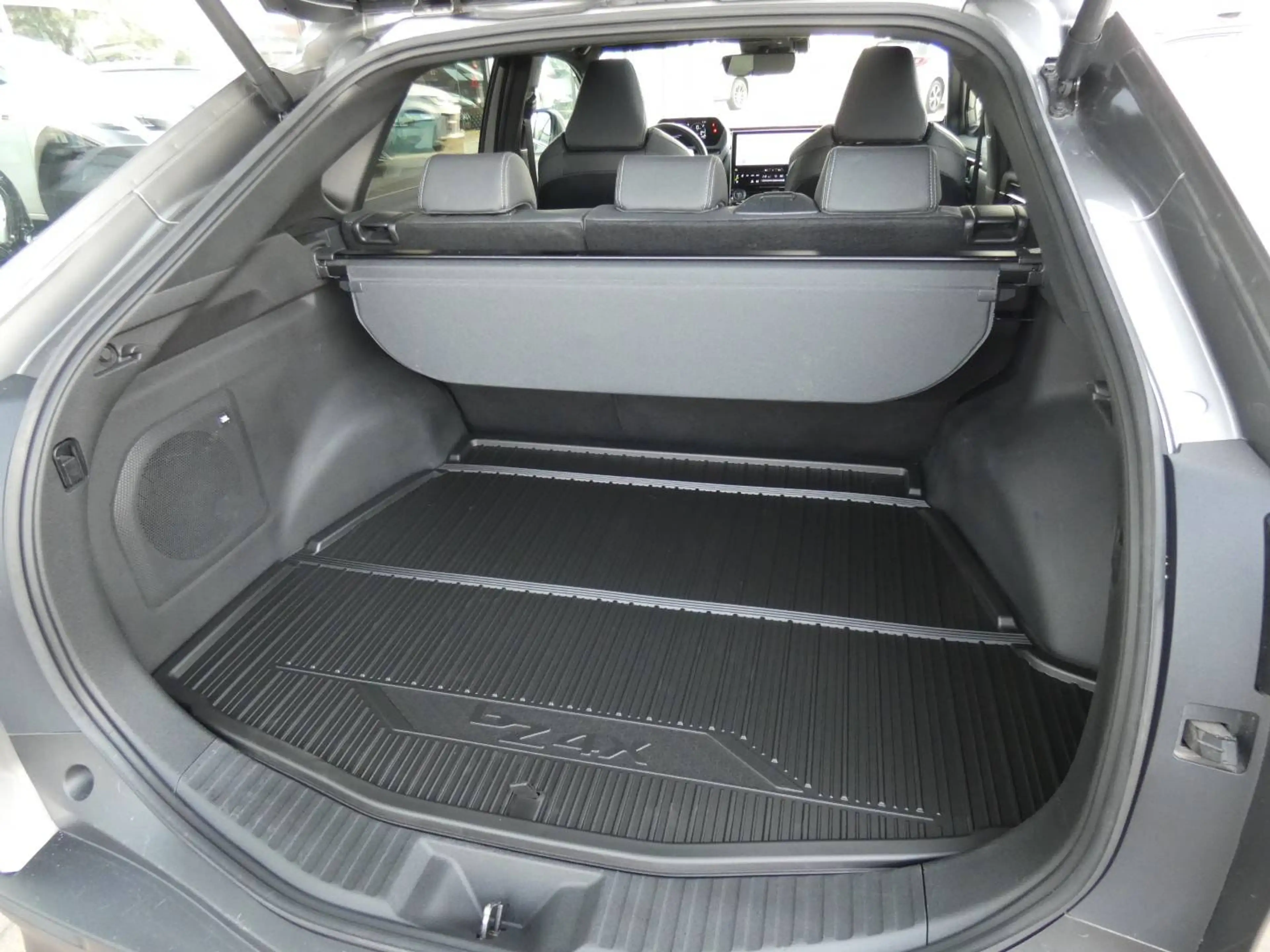 Toyota bZ4X |SOH 98,2%| AWD PREMIUM +Trekhaak +Pano dak +LEDER +JBL +360°Camera +Zetelventilatie +Zetelverwarming — photo 12