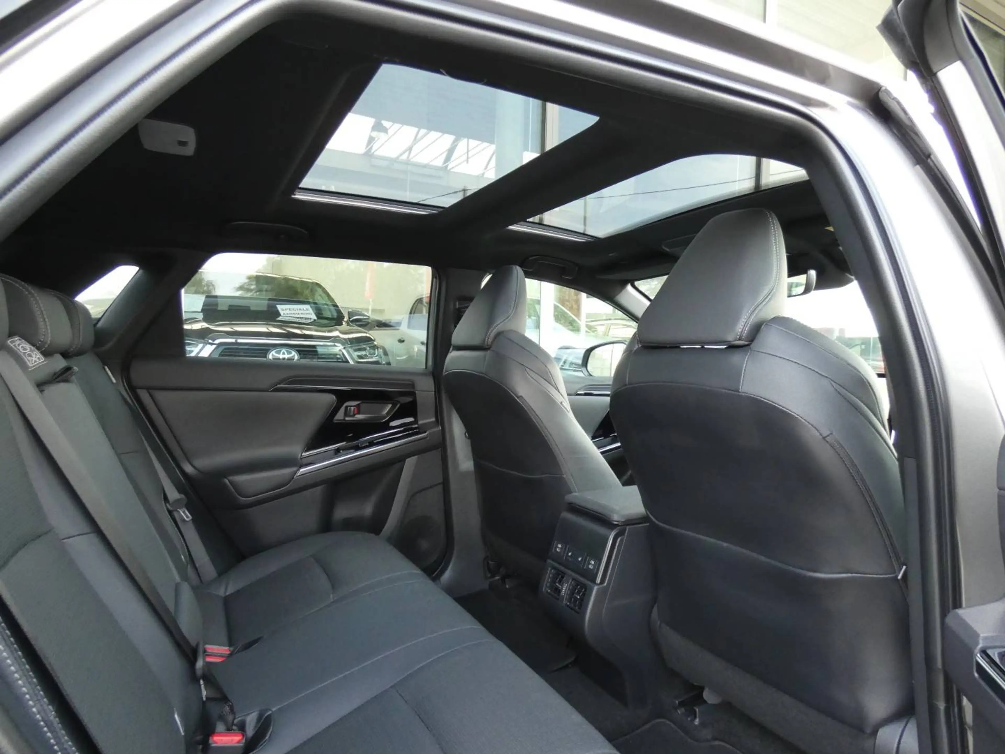 Toyota bZ4X |SOH 98,2%| AWD PREMIUM +Trekhaak +Pano dak +LEDER +JBL +360°Camera +Zetelventilatie +Zetelverwarming — photo 11